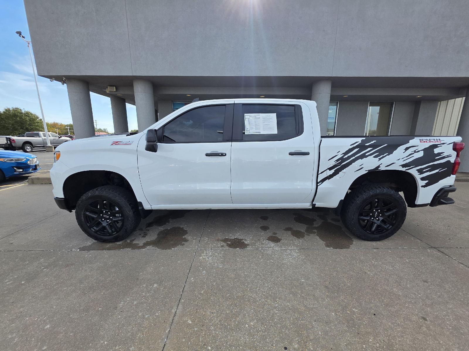 View vehicle photo 2