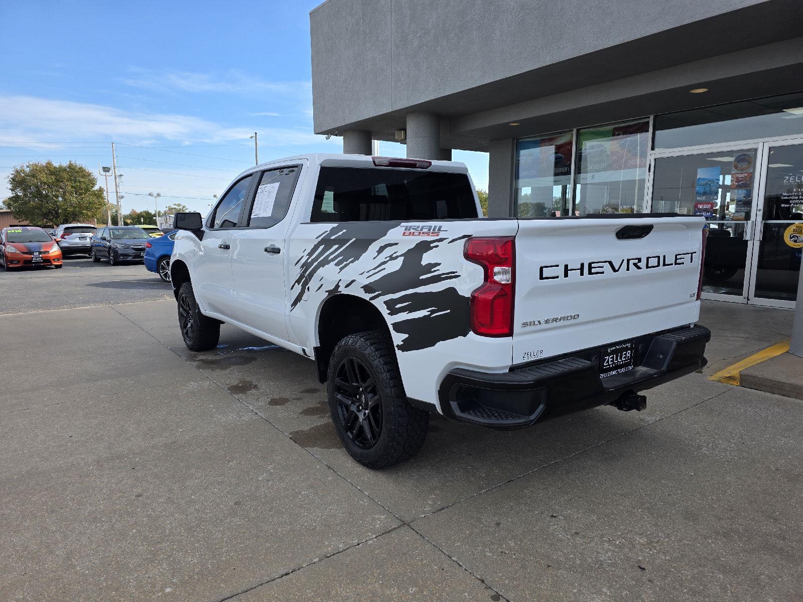 View vehicle photo 3