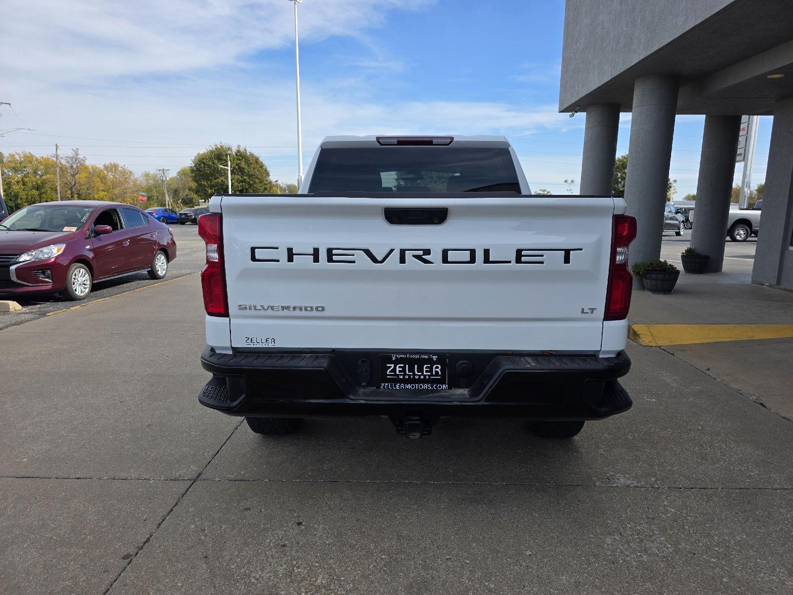 View vehicle photo 4