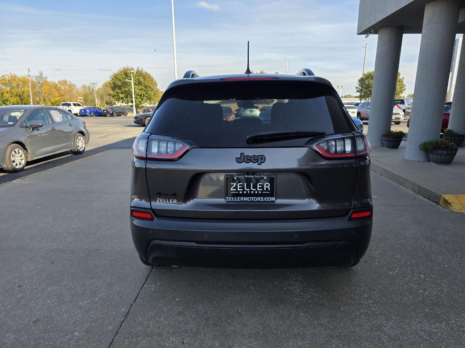 View vehicle photo 4