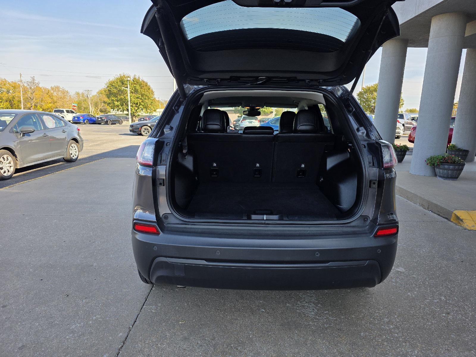 View vehicle photo 5