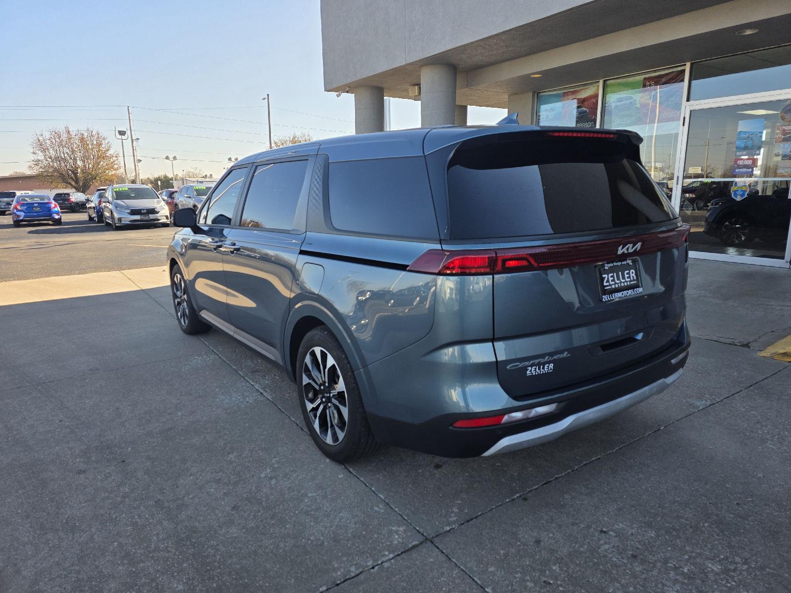 View vehicle photo 3