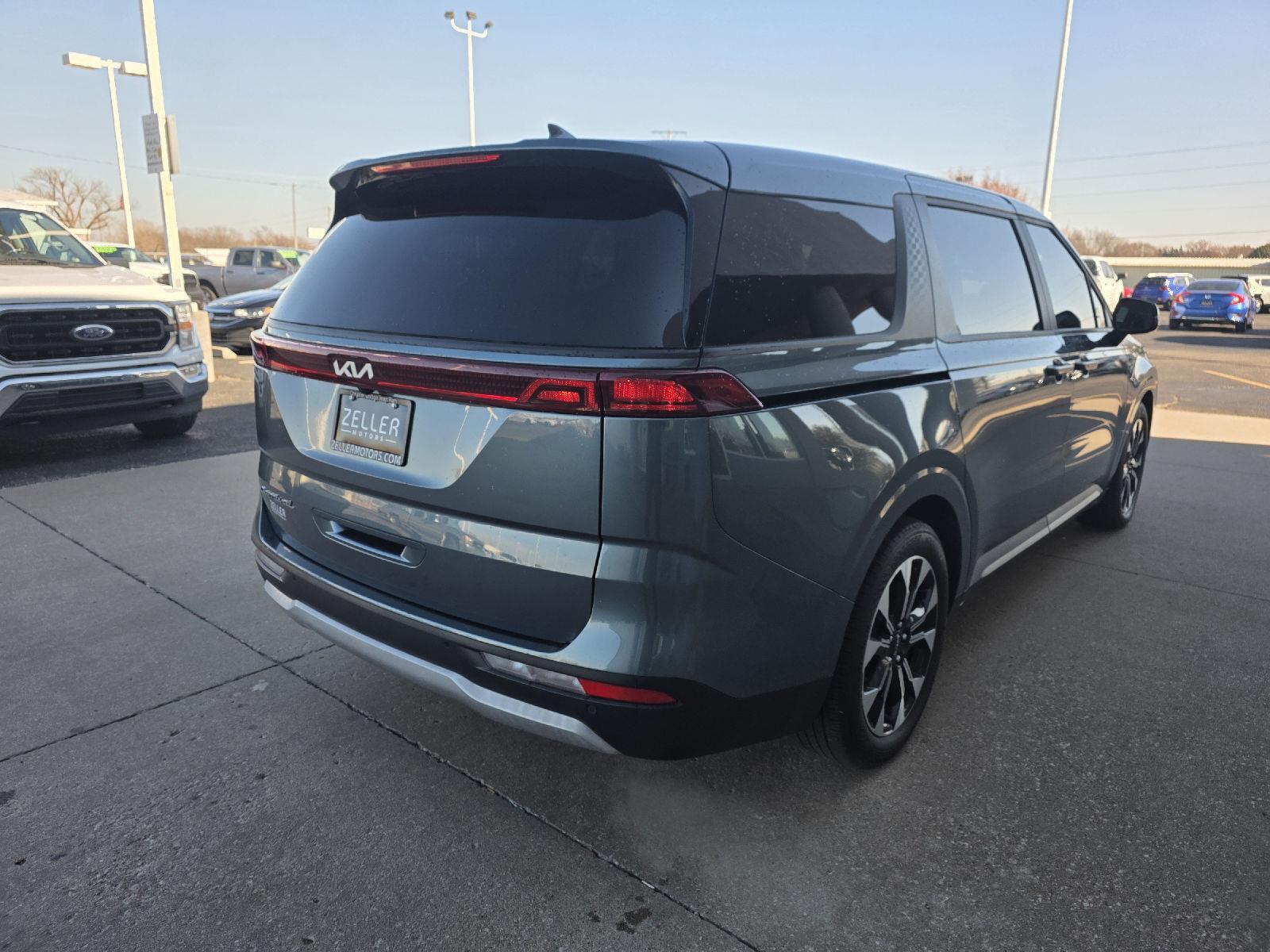 View vehicle photo 7