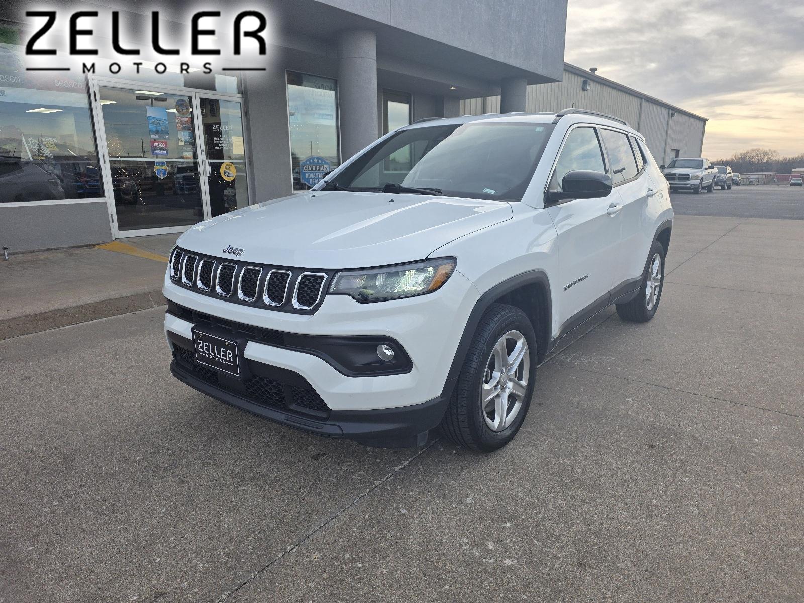 Bright White Clearcoat 2024 Jeep Compass Latitude 4WD SUV / Crossover Four-Wheel Drive 8-Speed Automatic