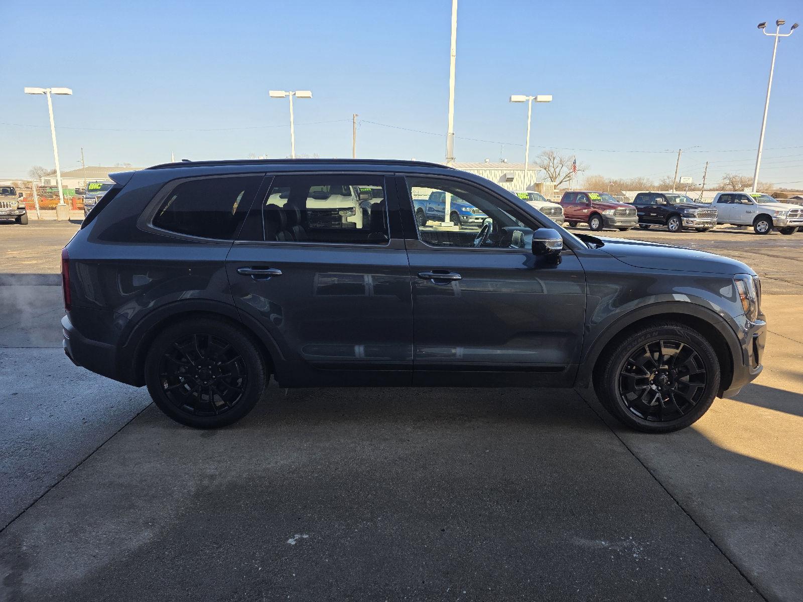 View vehicle photo 7