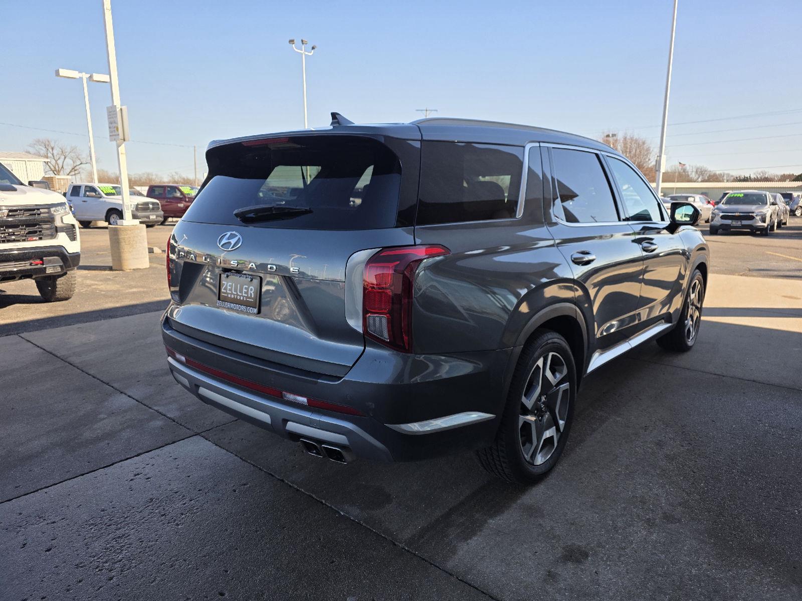 View vehicle photo 7