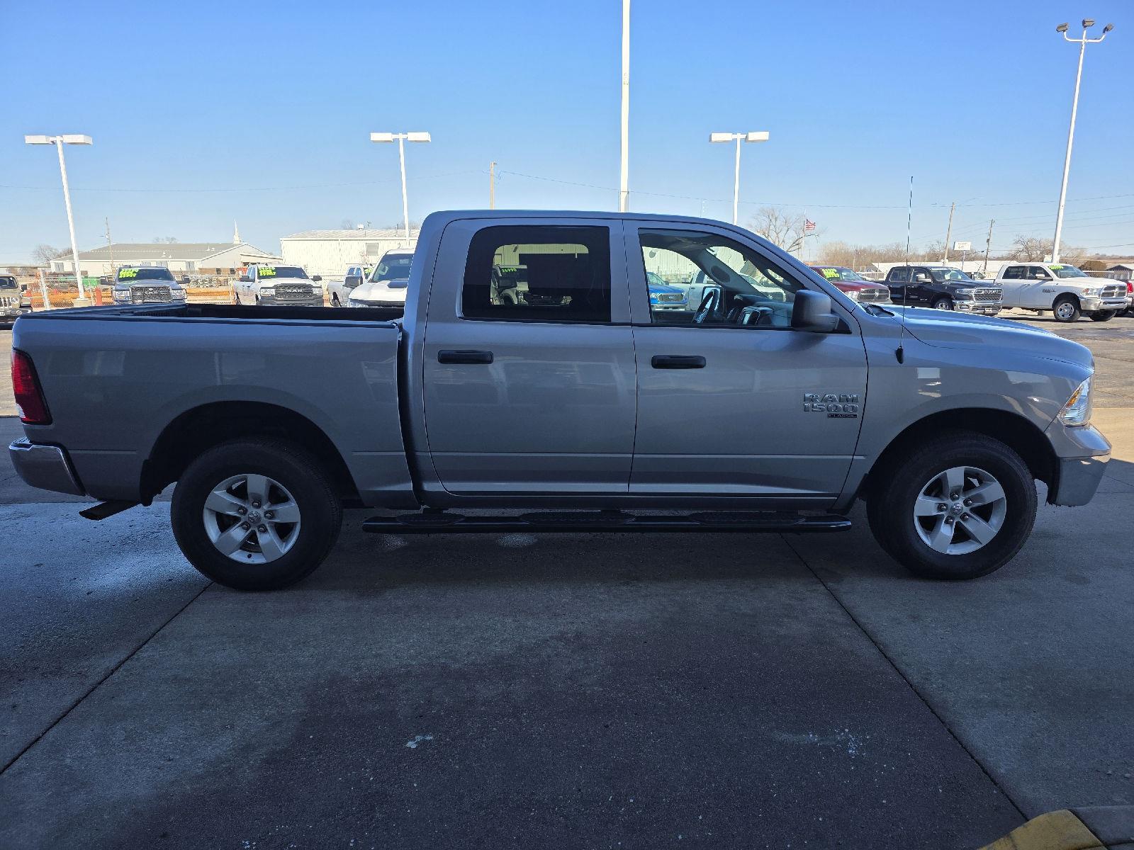 View vehicle photo 7