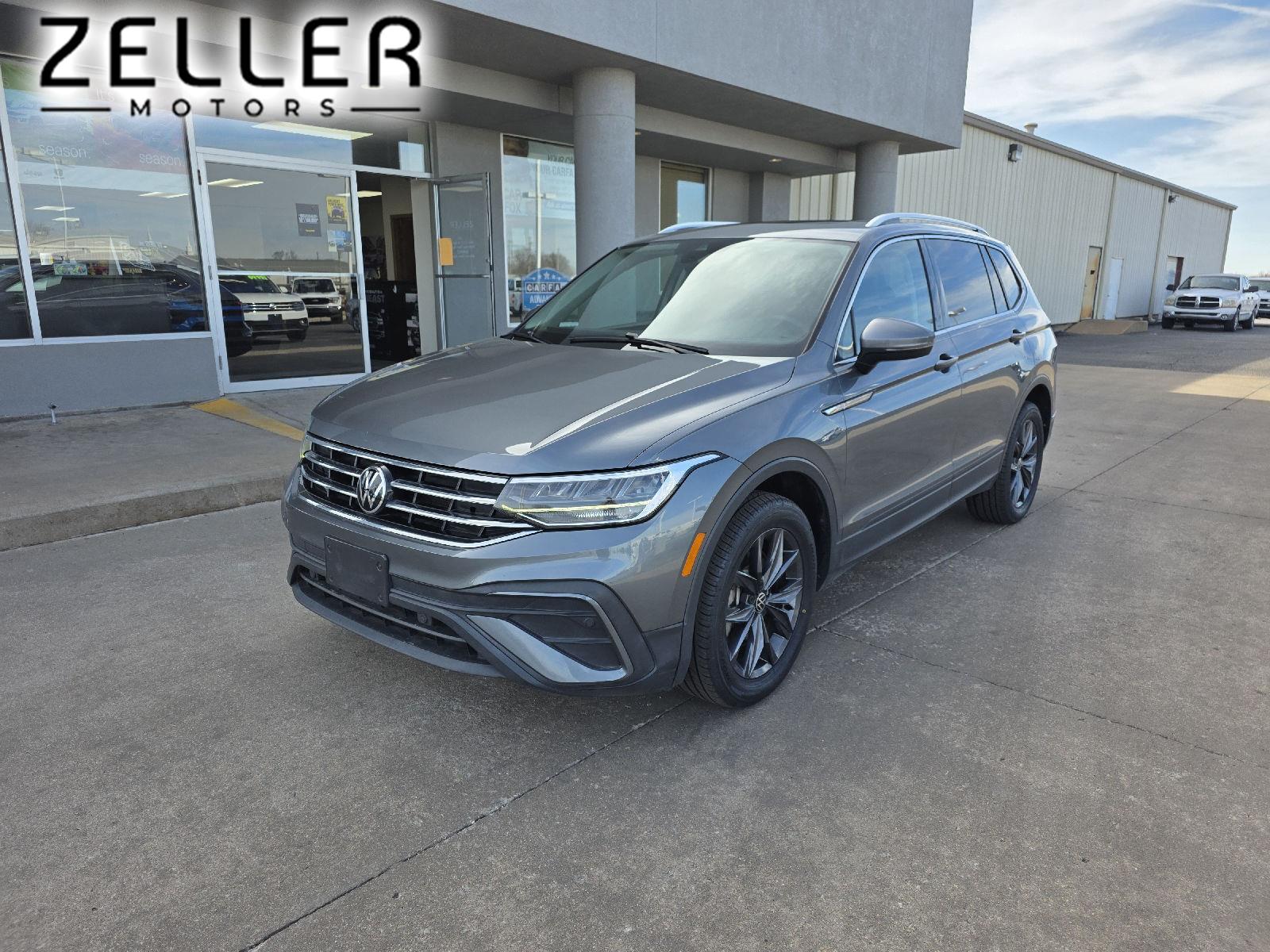 Platinum Gray Metallic 2023 Volkswagen Tiguan SE FWD SUV / Crossover Front-Wheel Drive Automatic