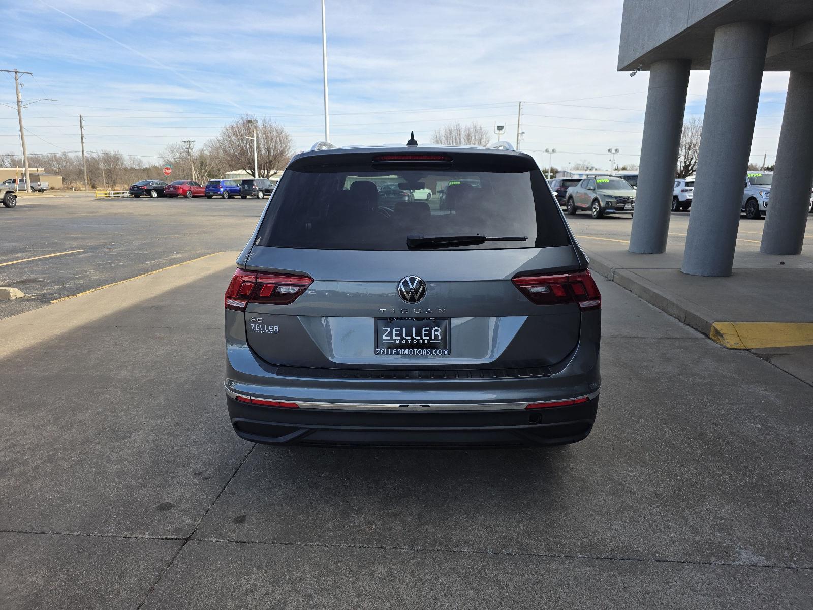 View vehicle photo 4