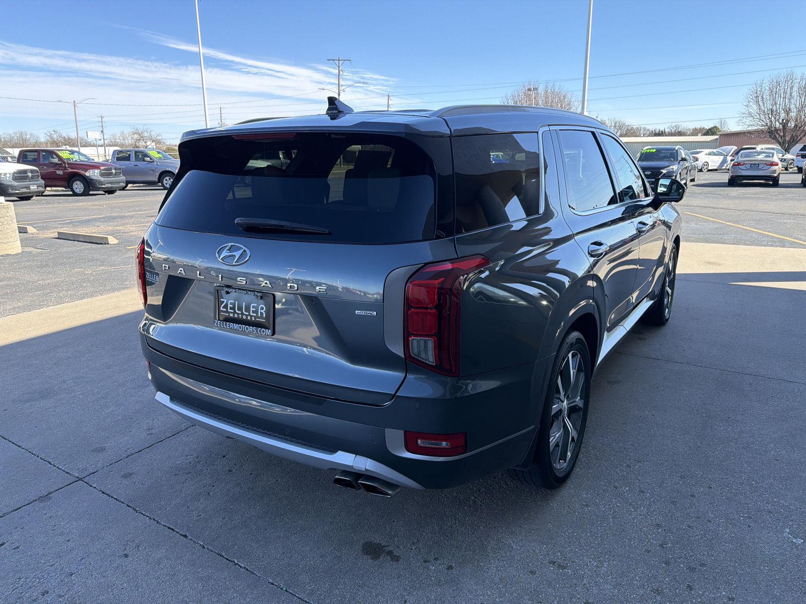 View vehicle photo 7