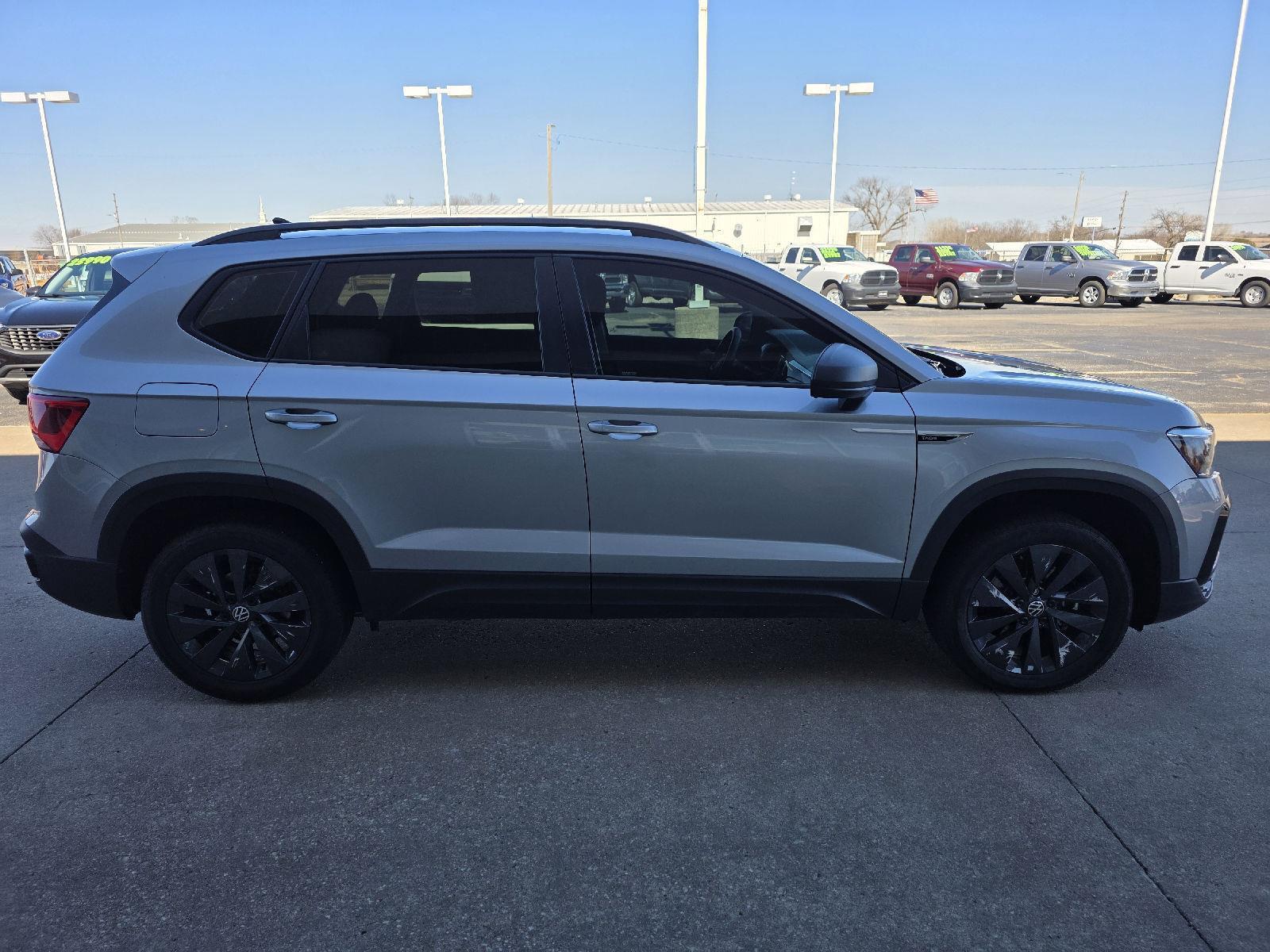 View vehicle photo 7