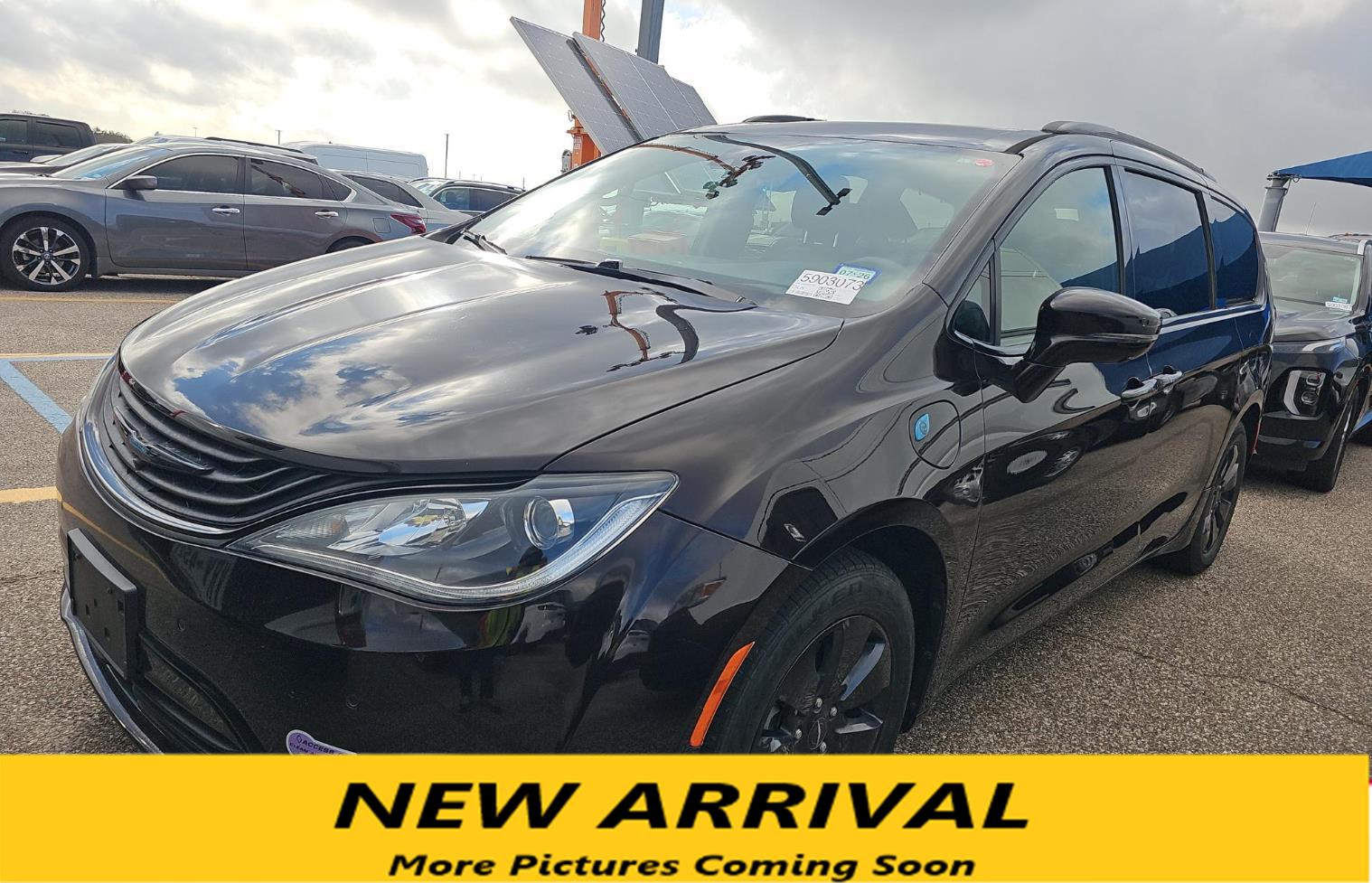 Brilliant Black Crystal Pearlcoat 2019 Chrysler Pacifica Hybrid Limited FWD Minivan Front-Wheel Drive Automatic