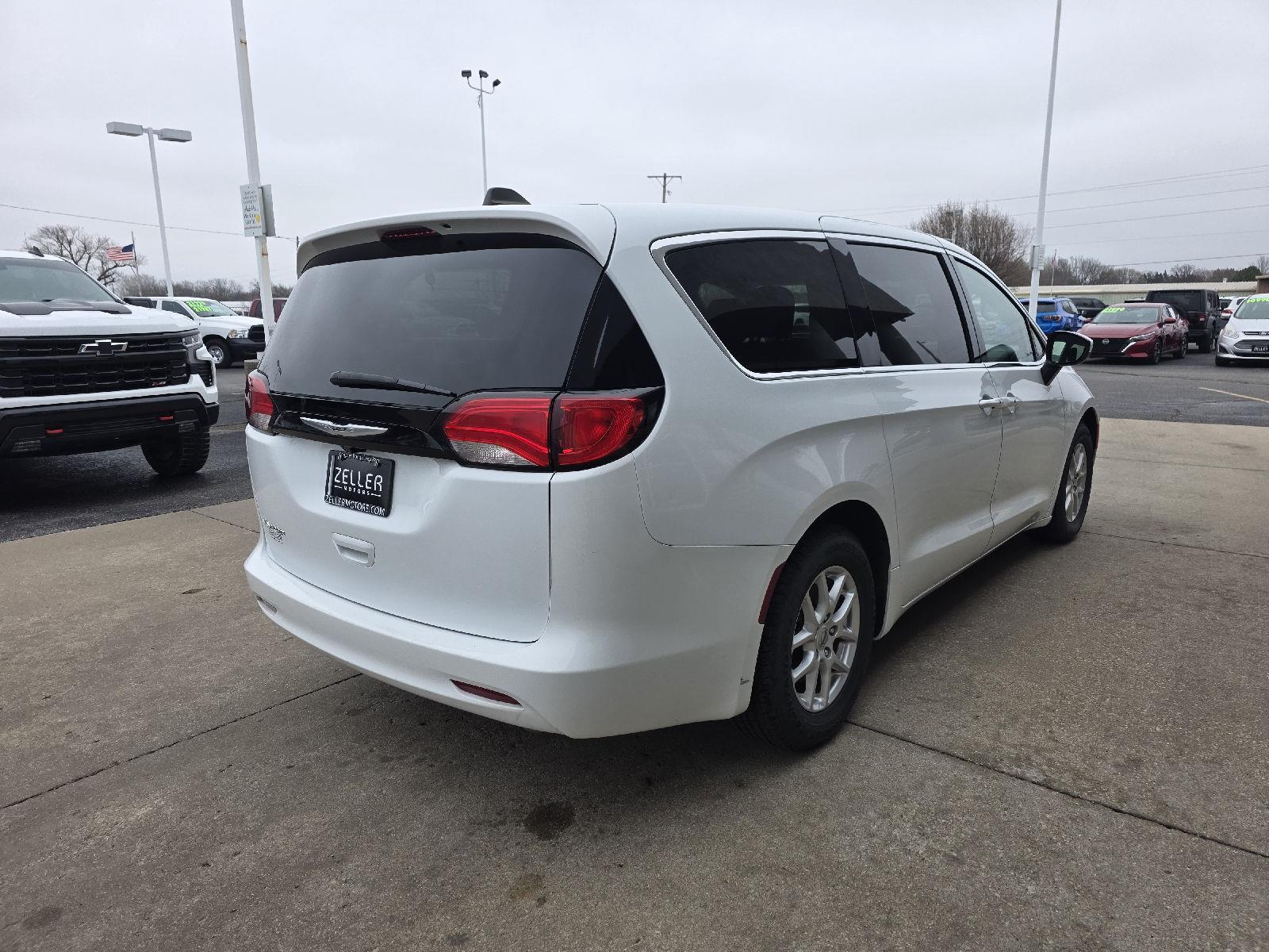 View vehicle photo 7