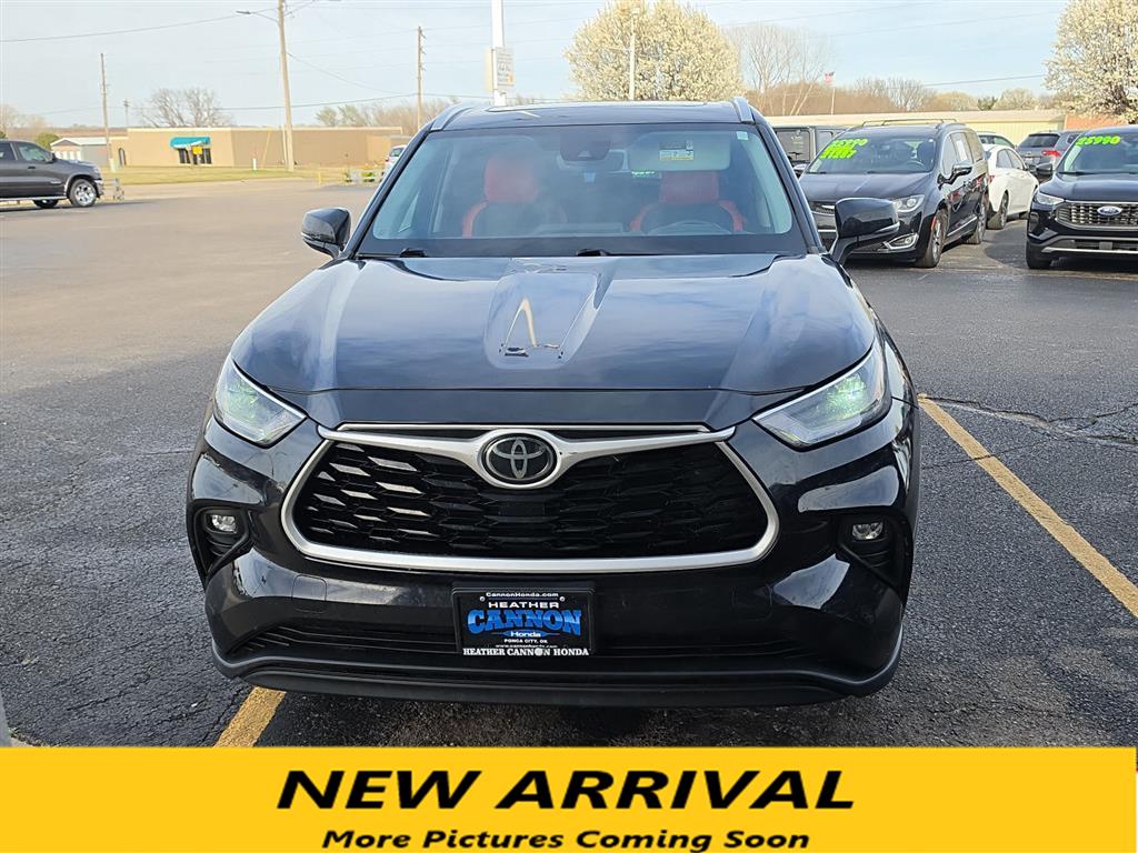 Midnight Black Metallic 2021 Toyota Highlander XLE AWD SUV / Crossover All-Wheel Drive Automatic