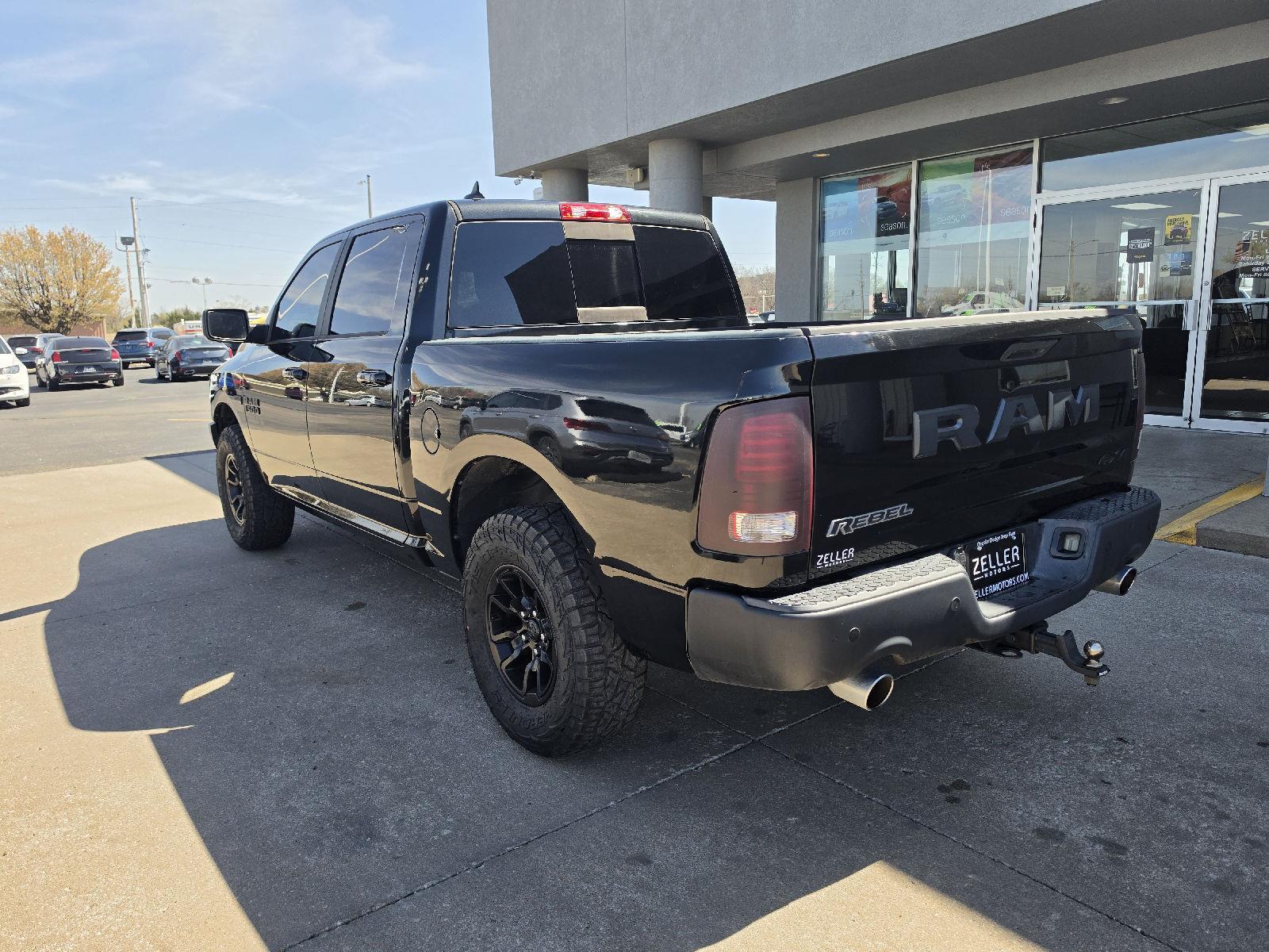 View vehicle photo 3