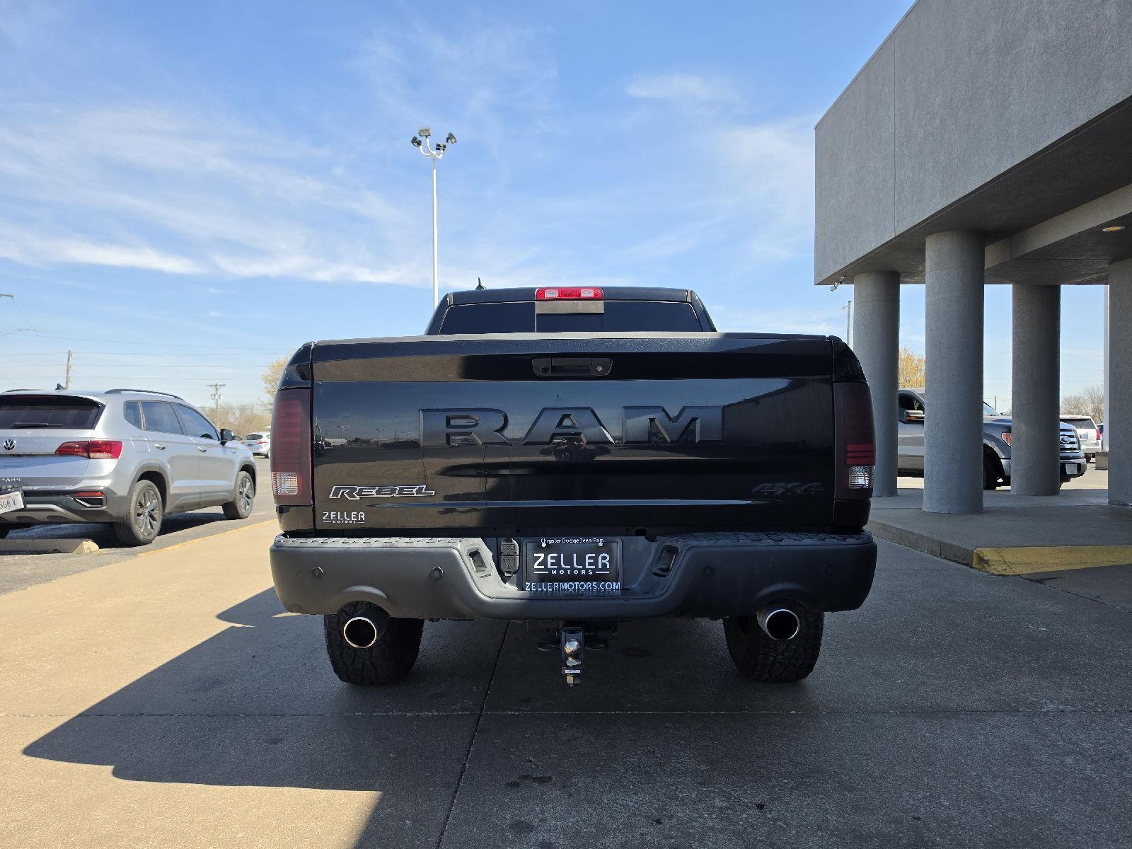 View vehicle photo 4