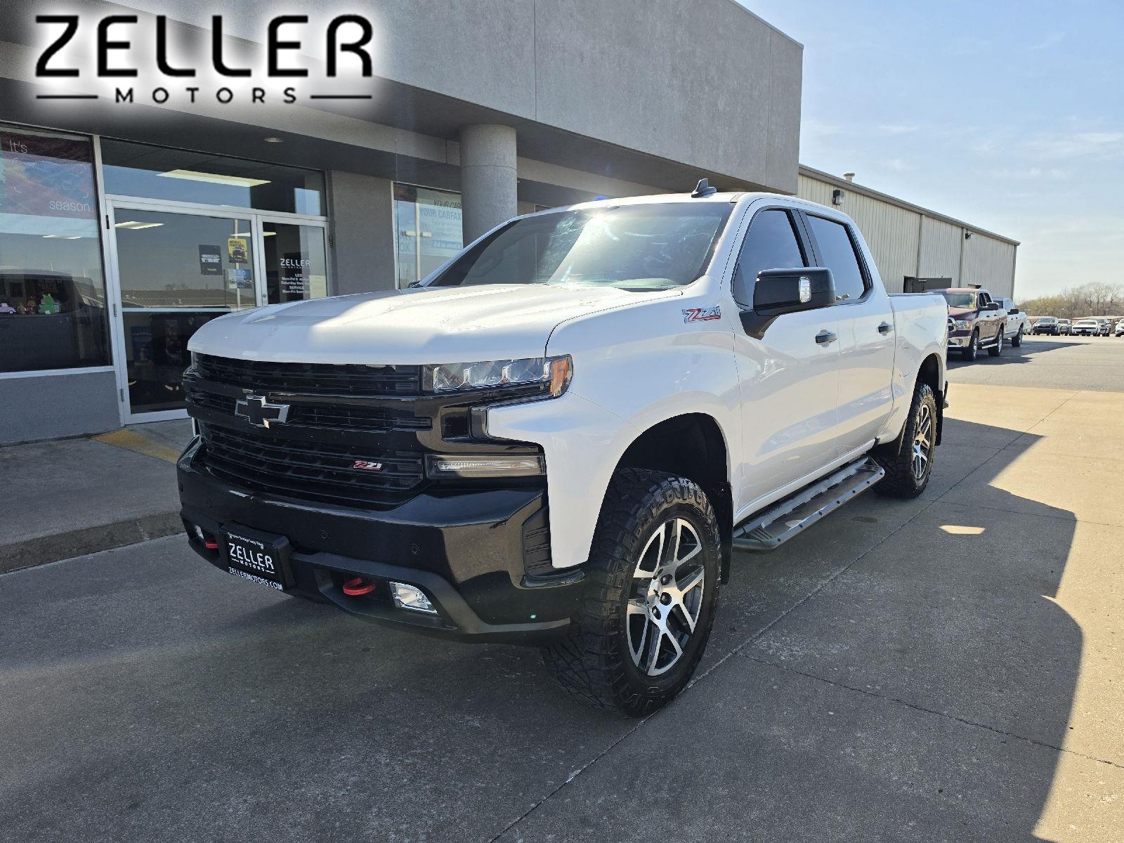 White (Iridescent Pearl Tricoat) 2020 Chevrolet Silverado 1500 LT Trail Boss Crew Cab 4WD Pickup Truck Four-Wheel Drive Automatic