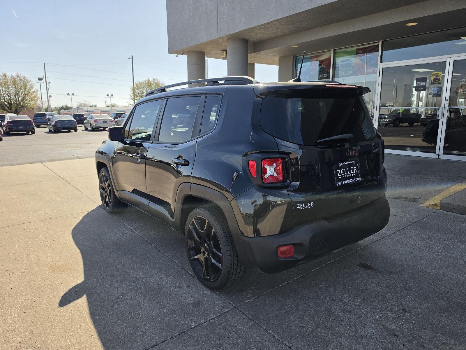 View vehicle photo 3