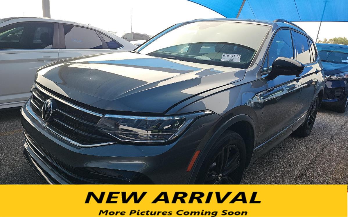 Platinum Gray Metallic 2022 Volkswagen Tiguan SE R-Line Black FWD SUV / Crossover Front-Wheel Drive Automatic