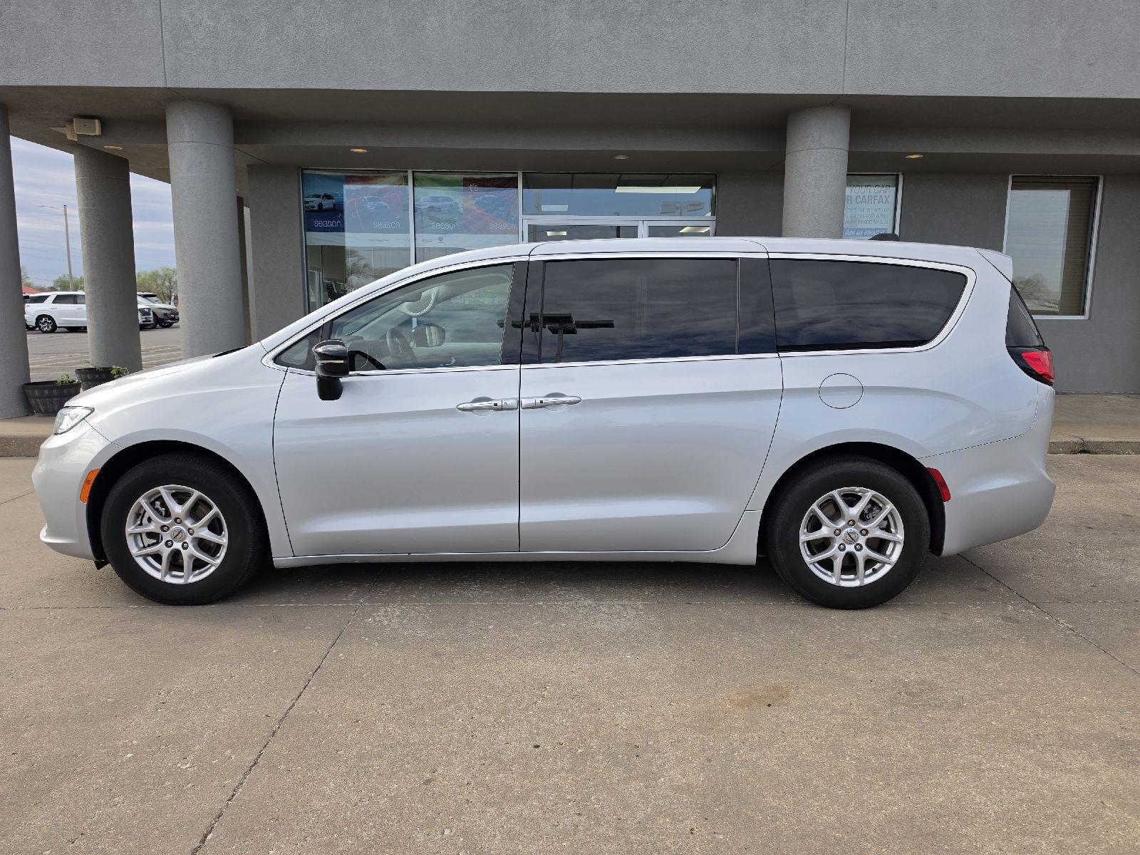 View vehicle photo 2