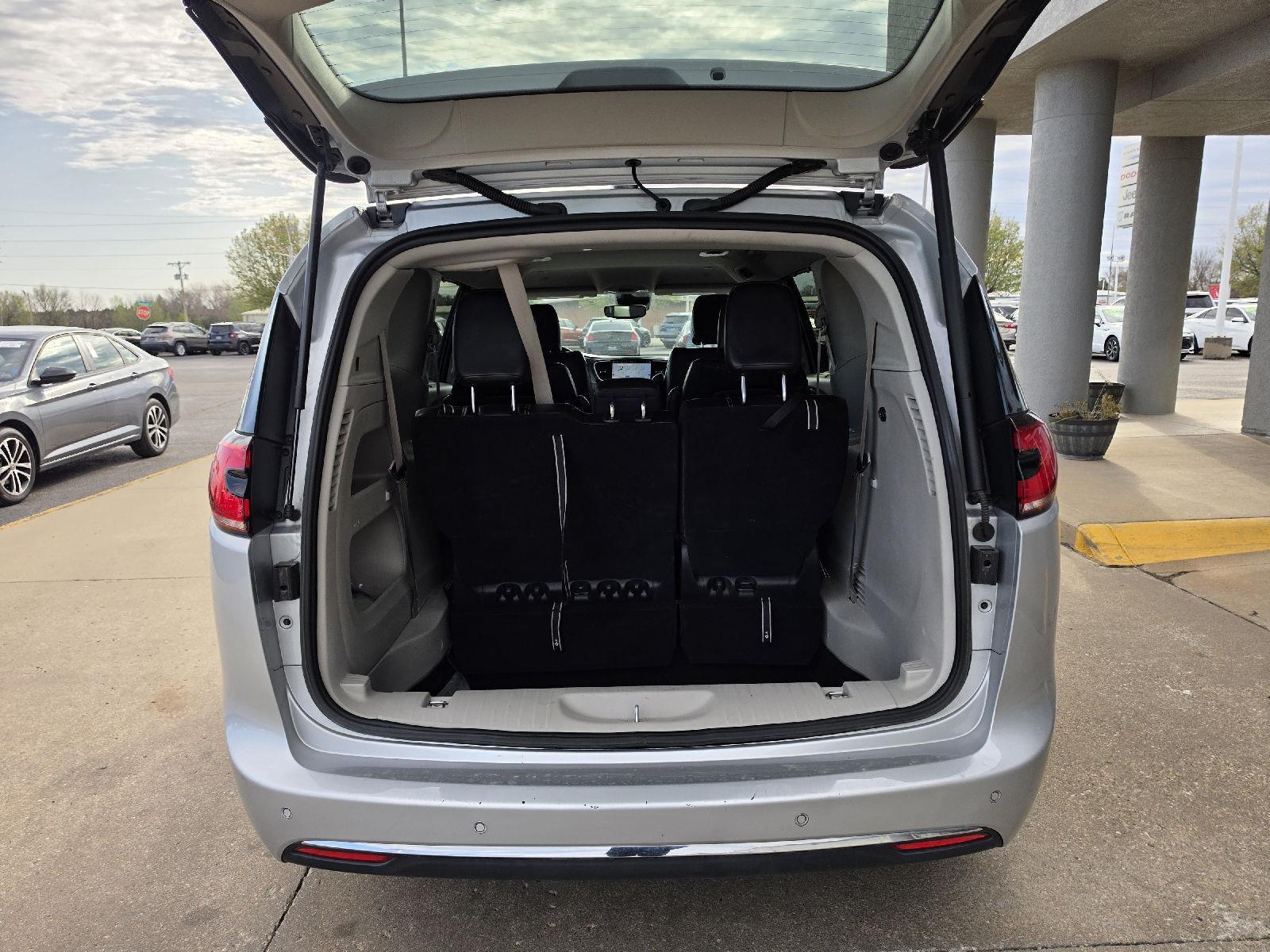 View vehicle photo 5