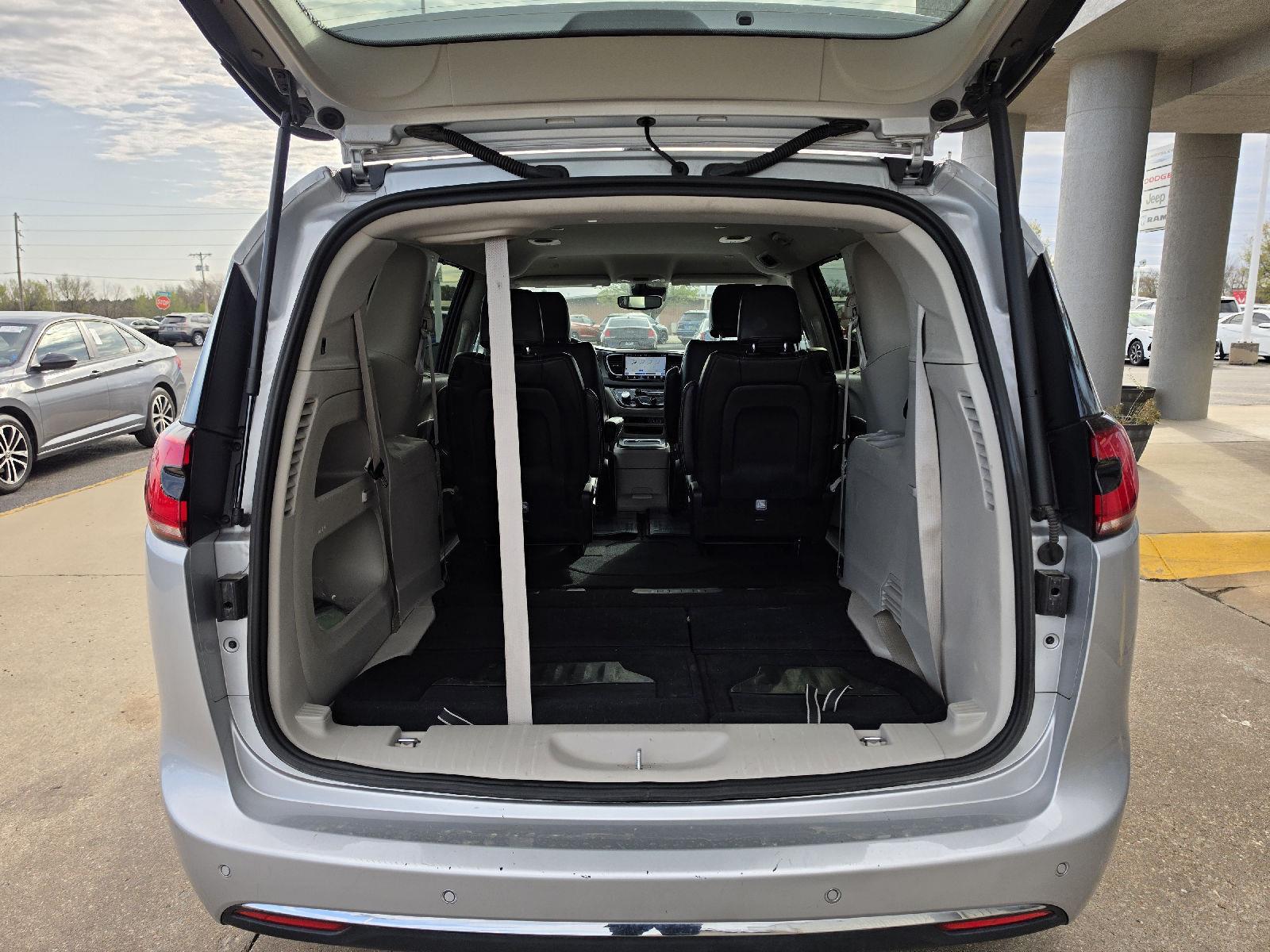 View vehicle photo 6