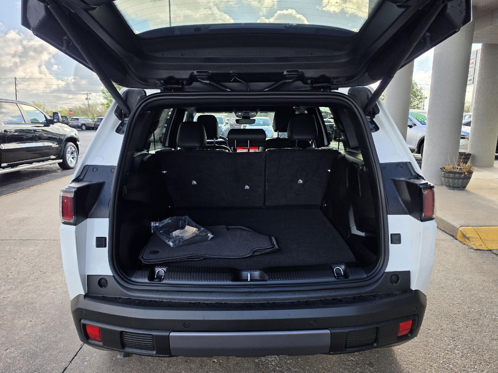 View vehicle photo 5