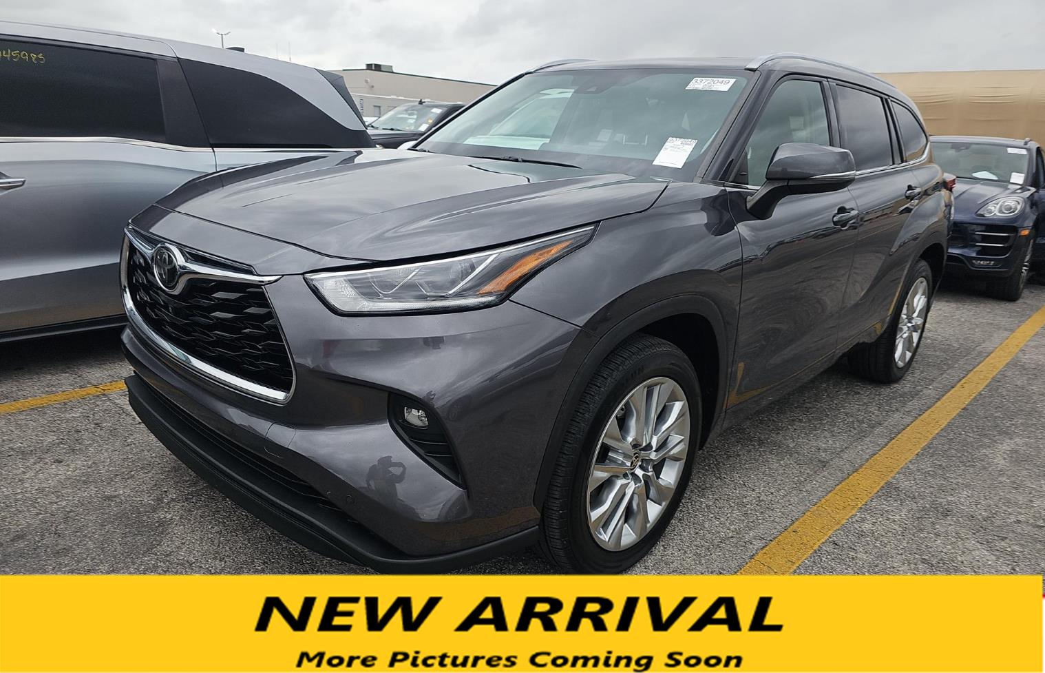 Magnetic Gray Metallic 2021 Toyota Highlander Limited FWD SUV / Crossover Front-Wheel Drive Automatic