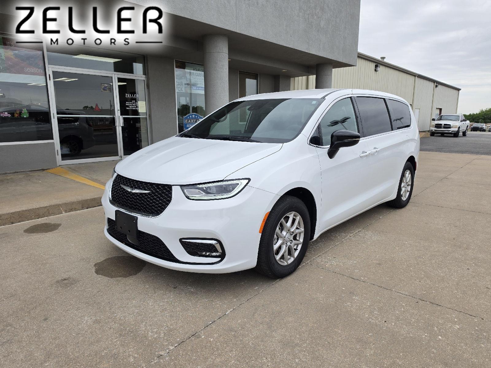 2025 Chrysler Pacifica Select FWD