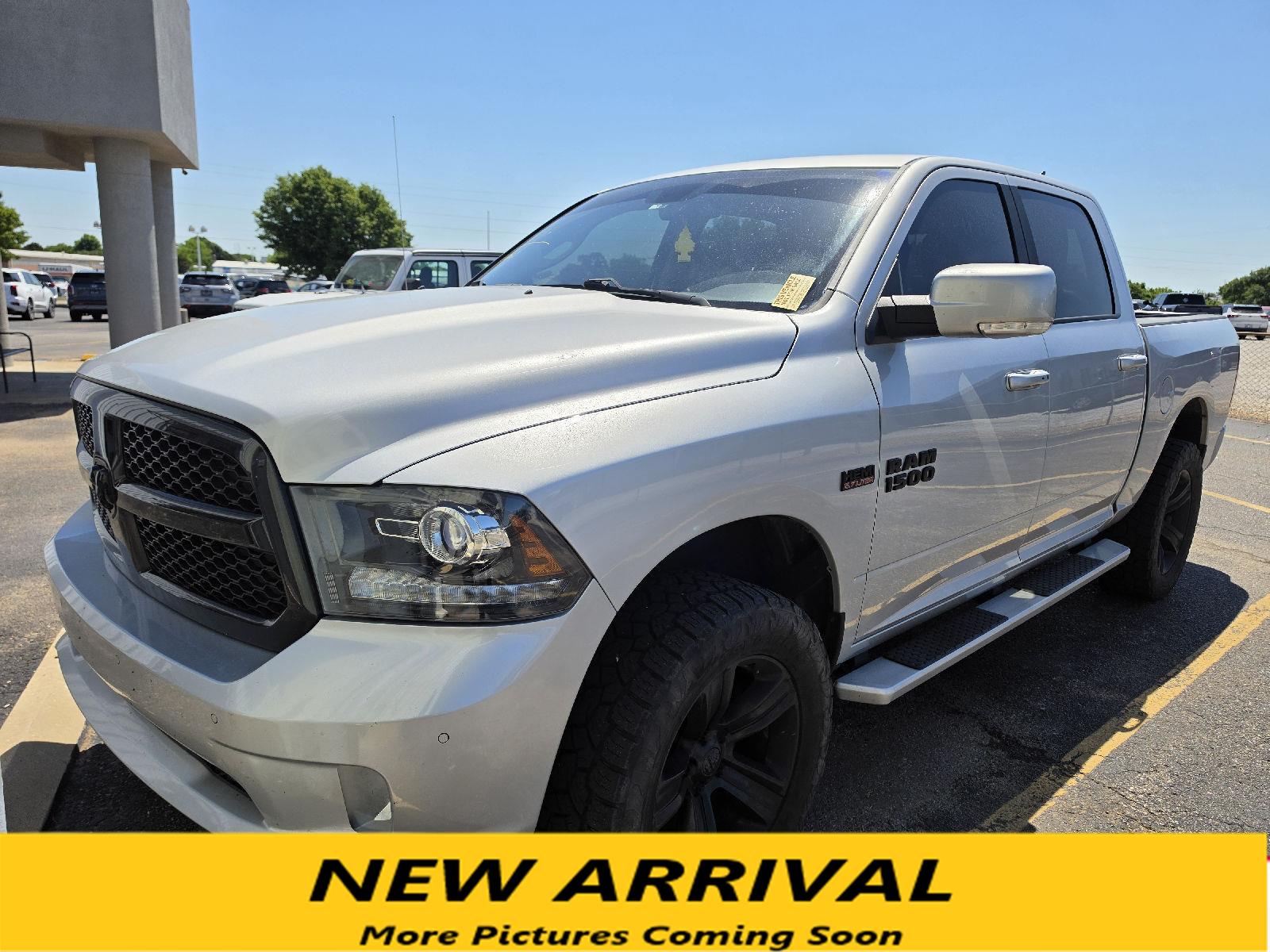 Bright Silver Metallic Clearcoat 2018 RAM 1500 Night Crew Cab 4WD Pickup Truck Four-Wheel Drive 8-Speed Automatic