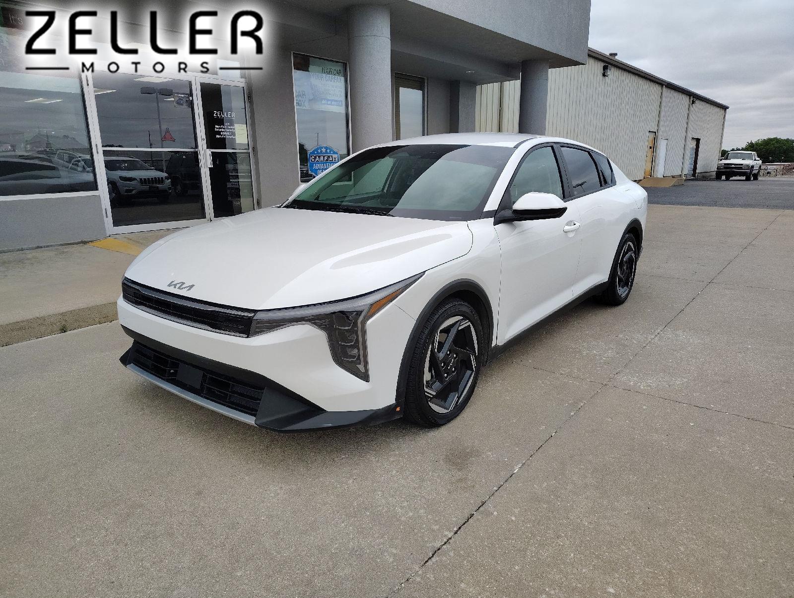 Snow White Pearl 2025 Kia K4 EX FWD Sedan Front-Wheel Drive Continuously Variable Transmission