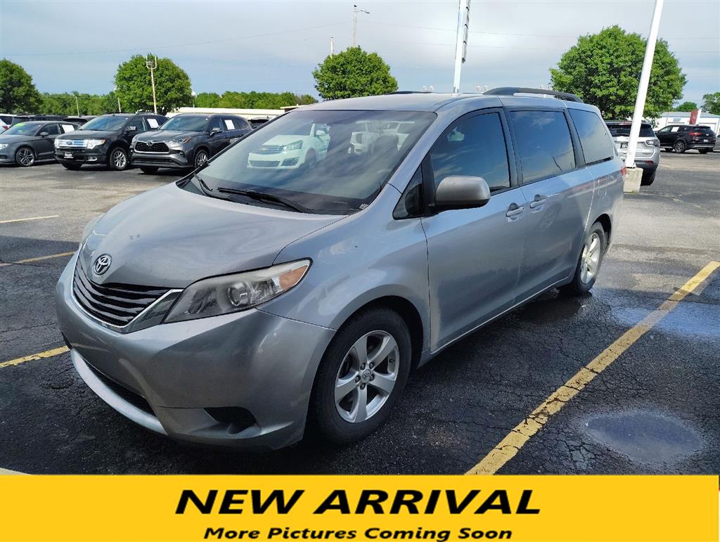  2013 Toyota Sienna LE 7-Passenger   