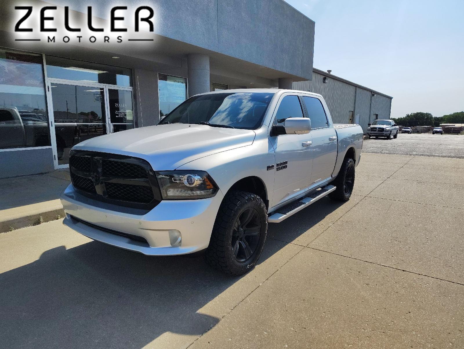Bright Silver Metallic Clearcoat 2018 RAM 1500 Night Crew Cab 4WD Pickup Truck Four-Wheel Drive 8-Speed Automatic