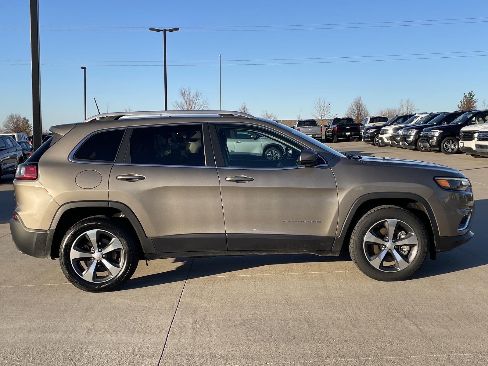 Used 2019 Jeep Cherokee Limited SUV for sale in Lincoln NE