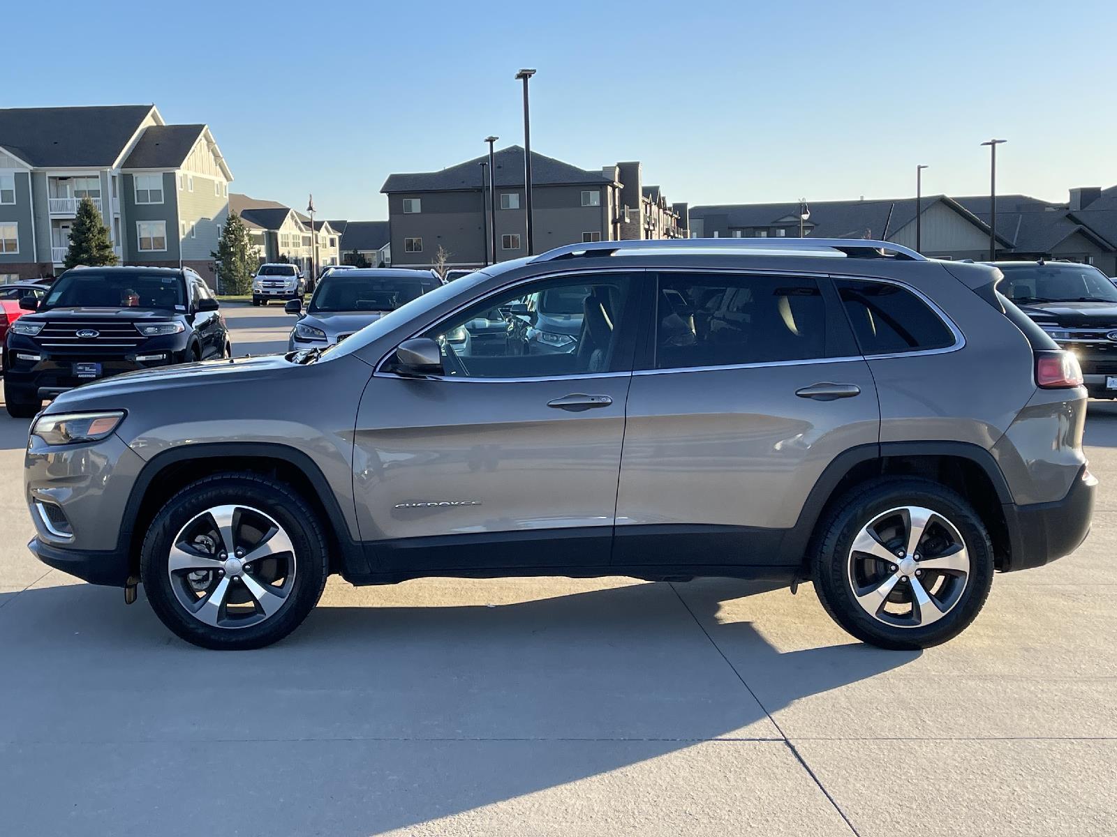 Used 2019 Jeep Cherokee Limited SUV for sale in Lincoln NE