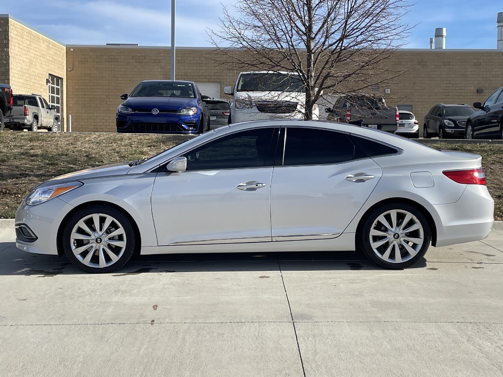 Used 2016 Hyundai Azera Limited Sedan for sale in Lincoln NE