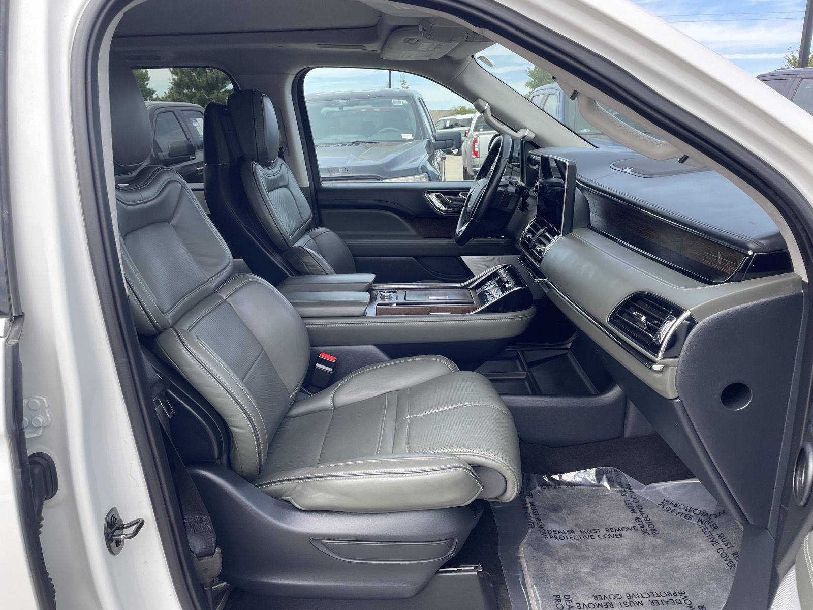 2022 Lincoln Navigator Black Label photo 18