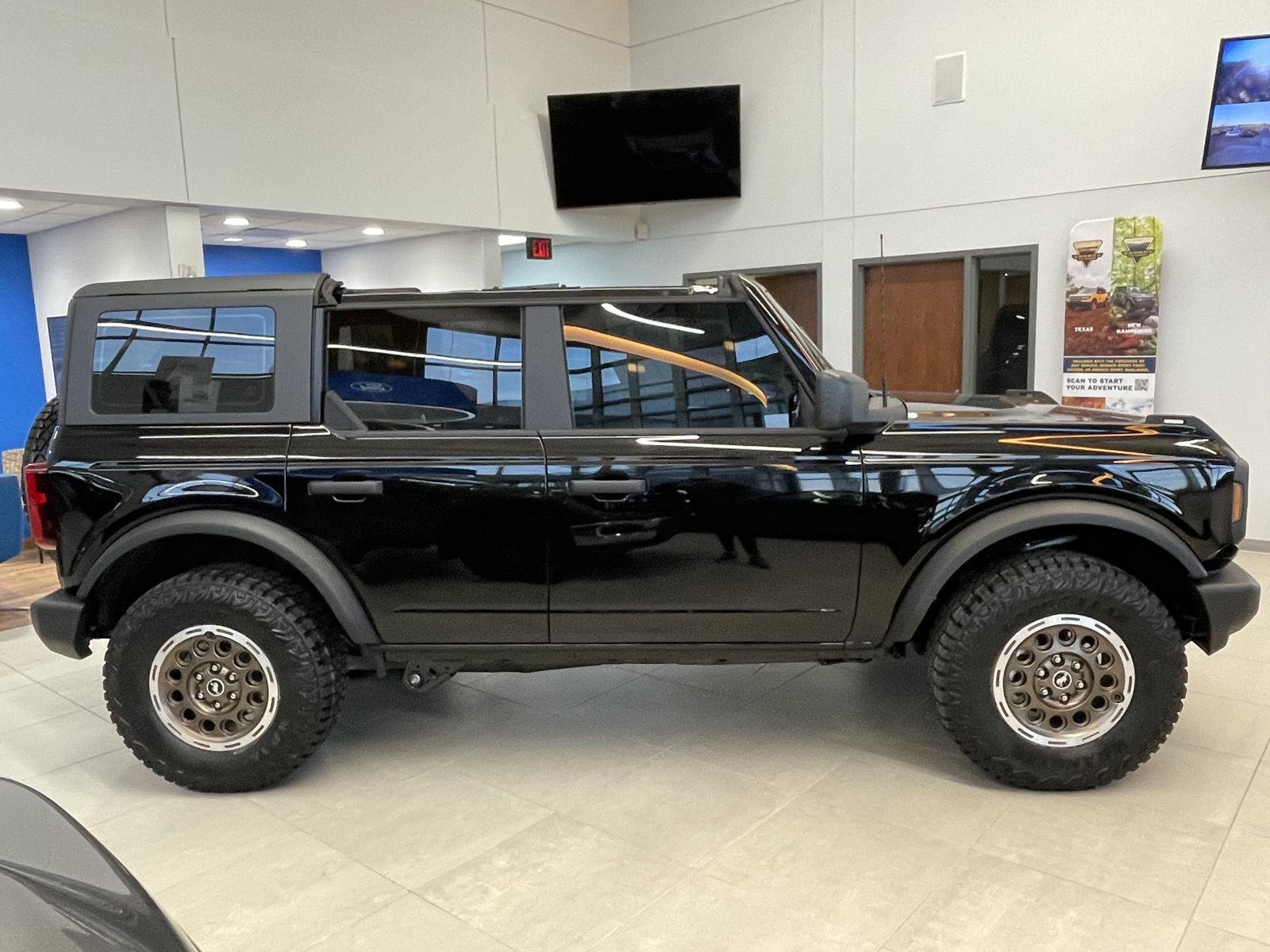 Vehicle photo 6