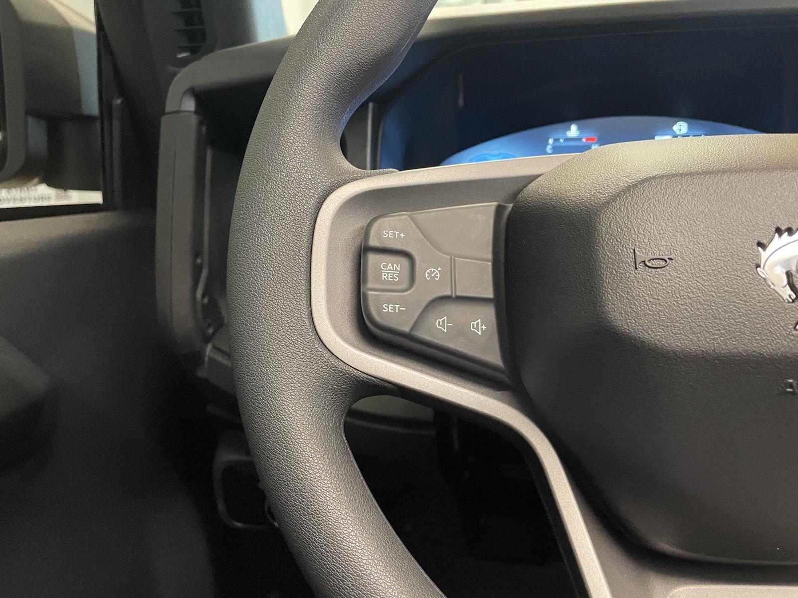 Vehicle photo 11