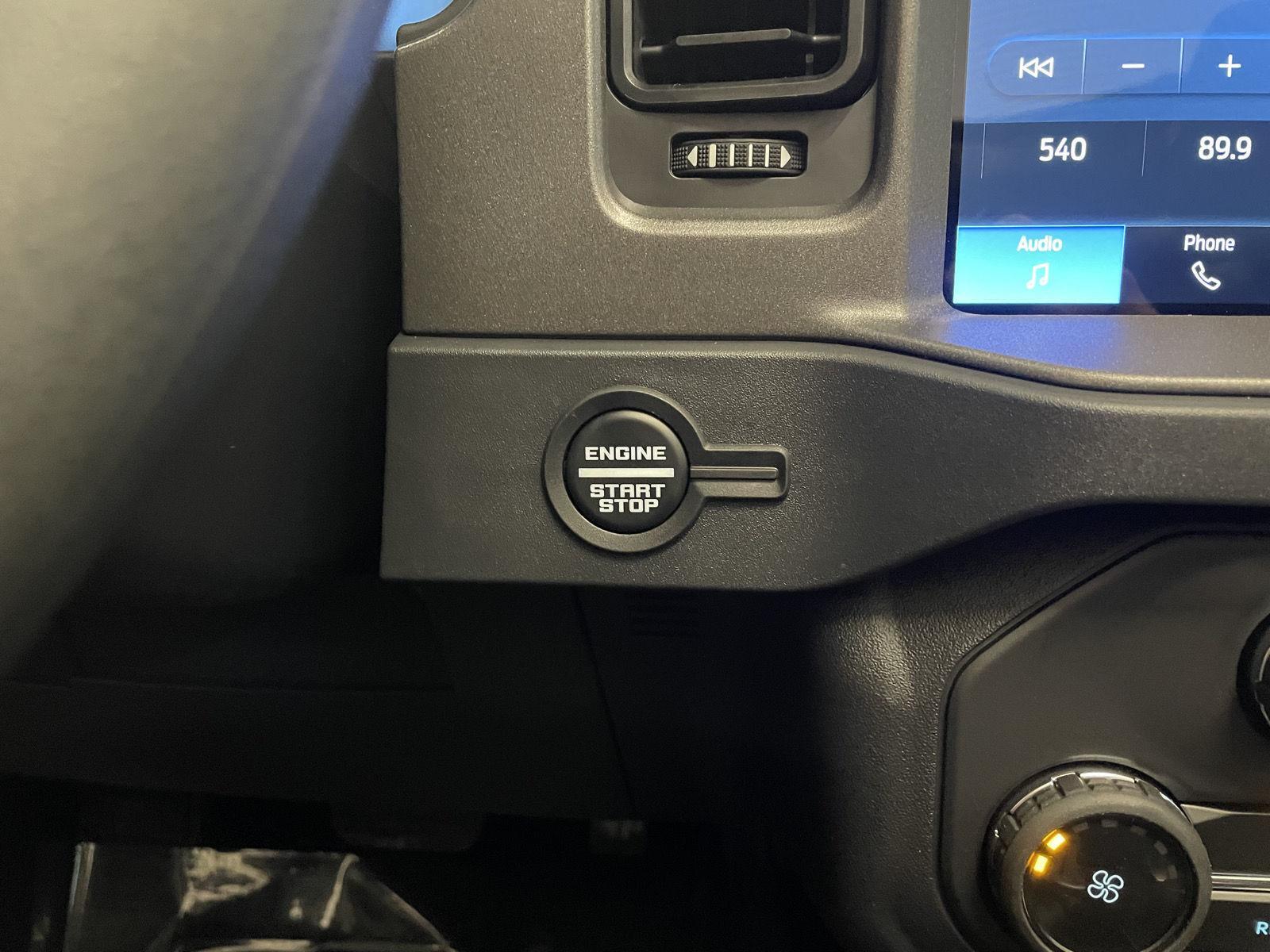 Vehicle photo 20
