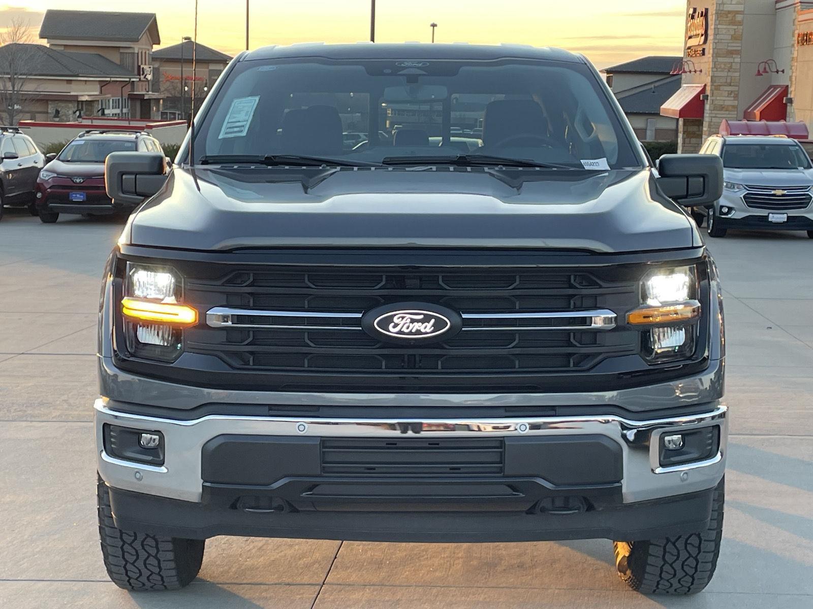 Vehicle photo 4