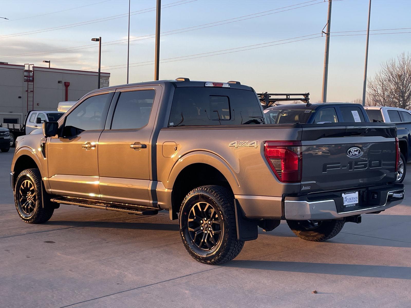 Vehicle photo 9