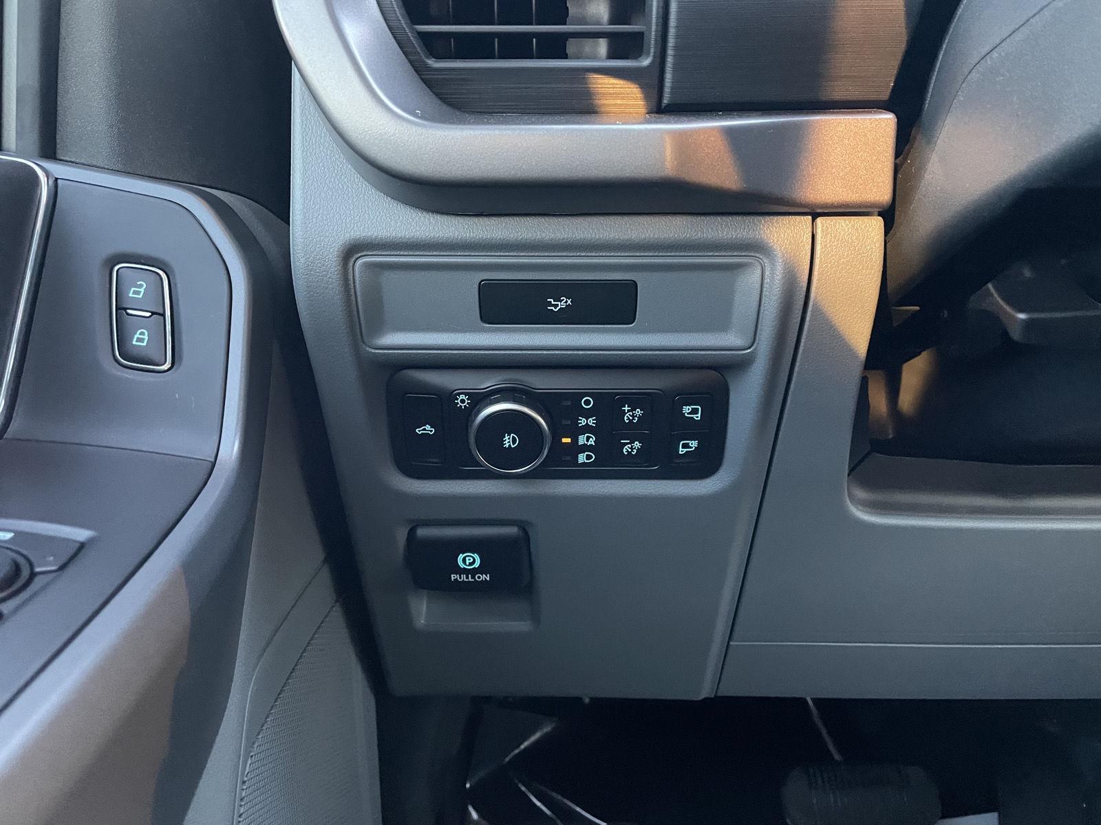 Vehicle photo 15