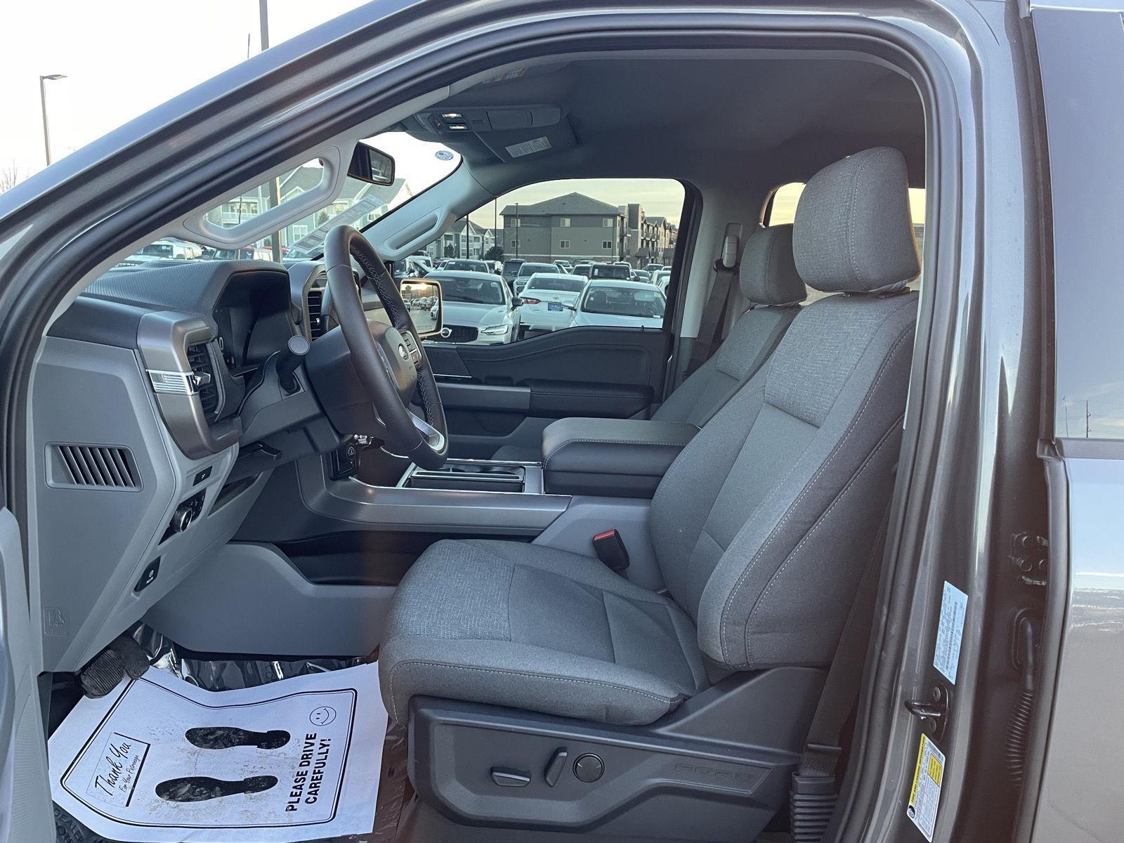 Vehicle photo 16