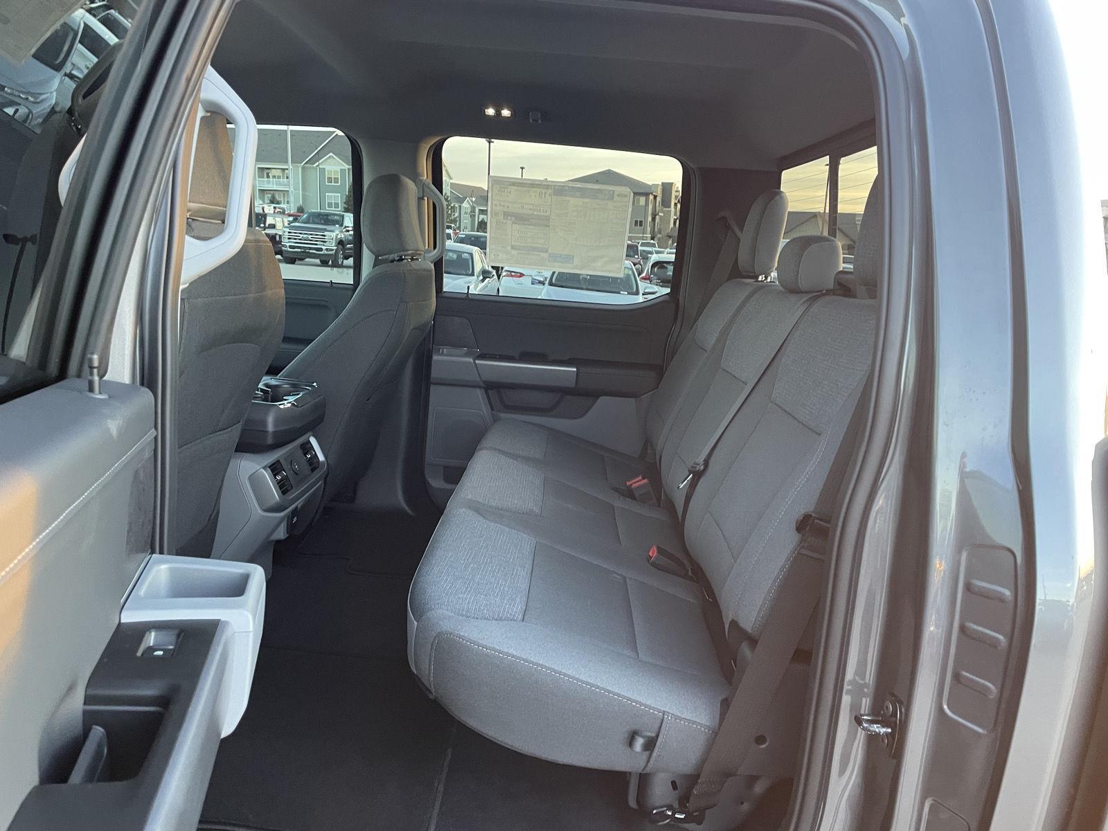 Vehicle photo 19