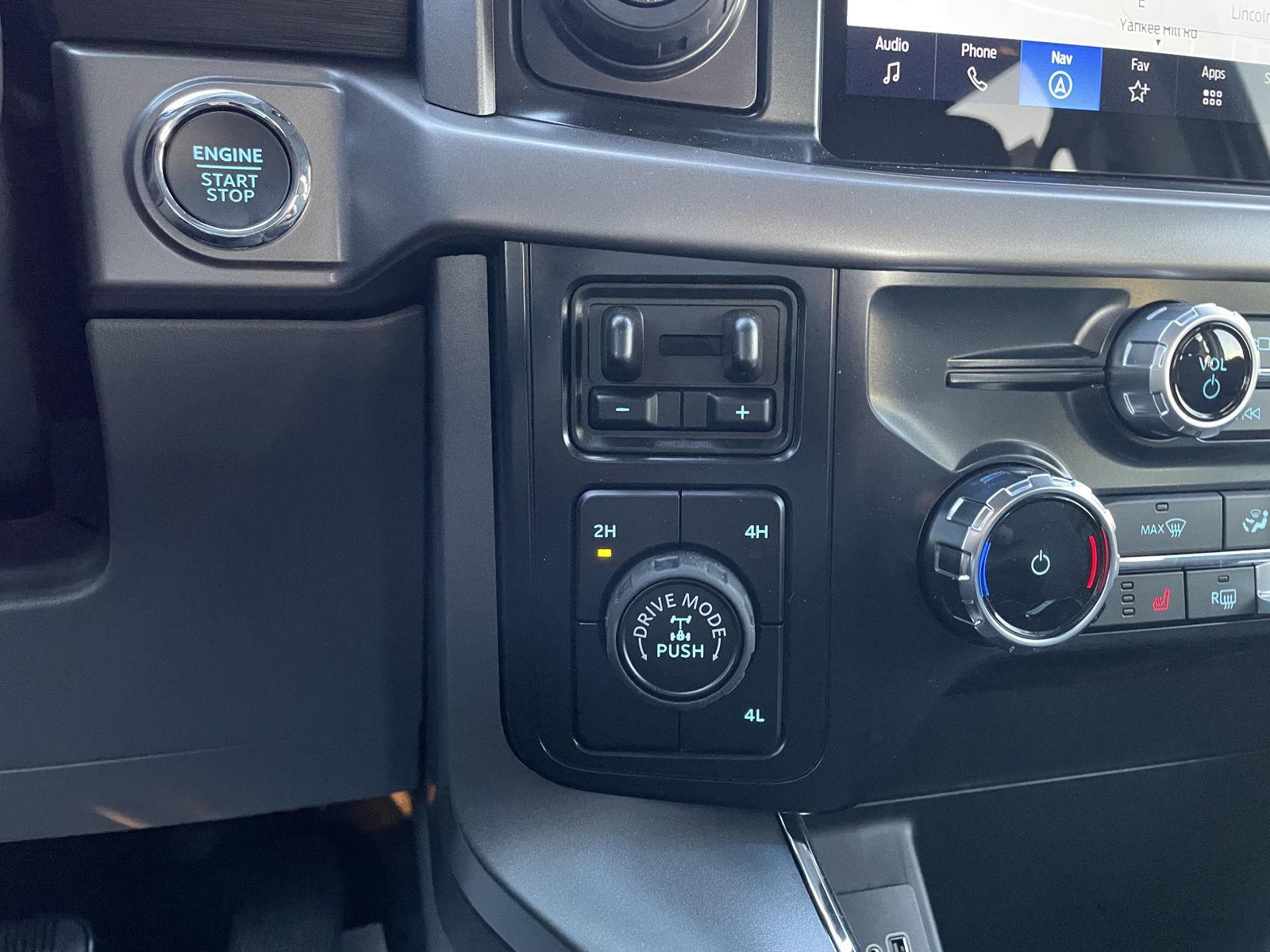 Vehicle photo 30