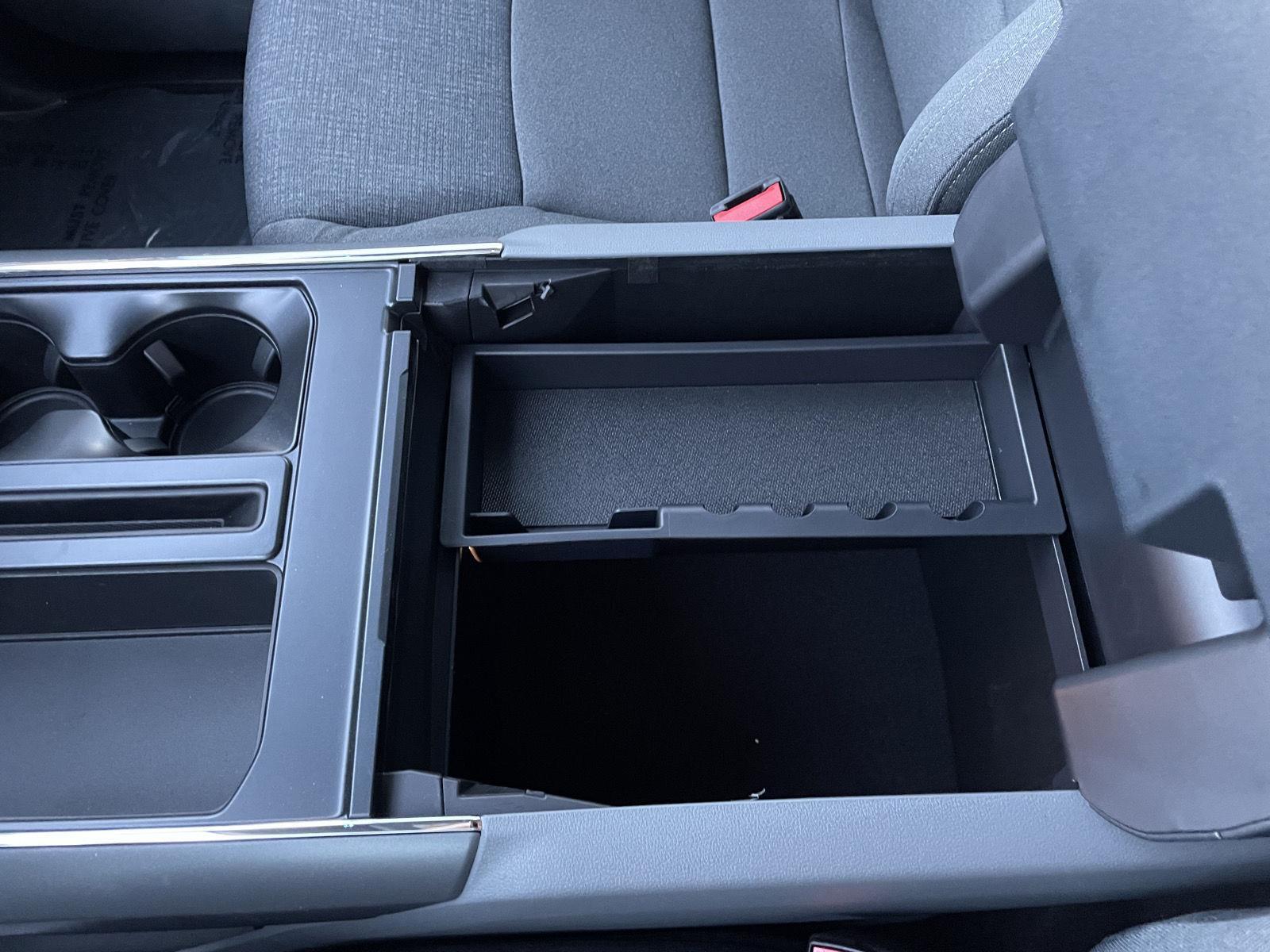 Vehicle photo 34