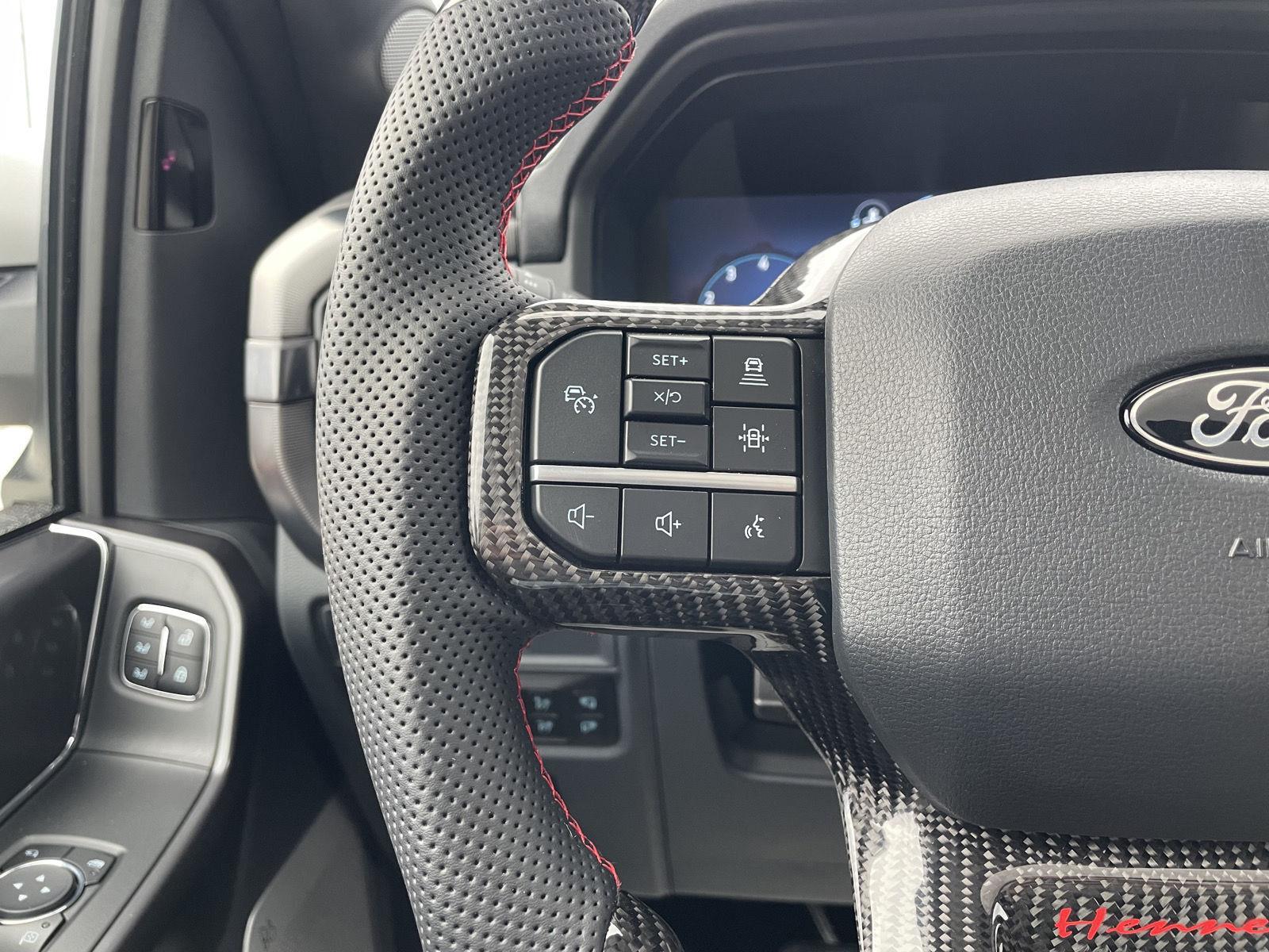 Vehicle photo 12