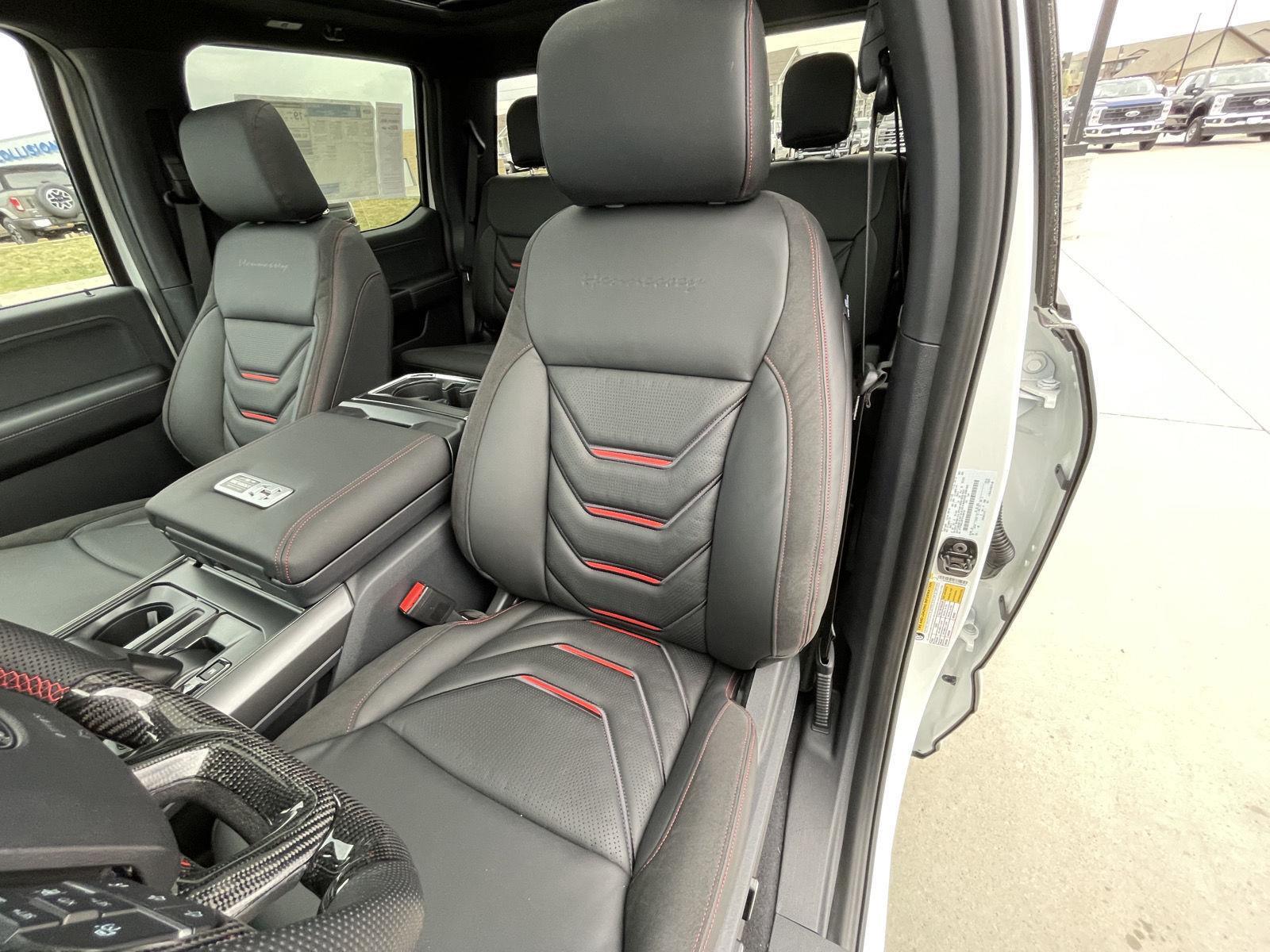 Vehicle photo 17