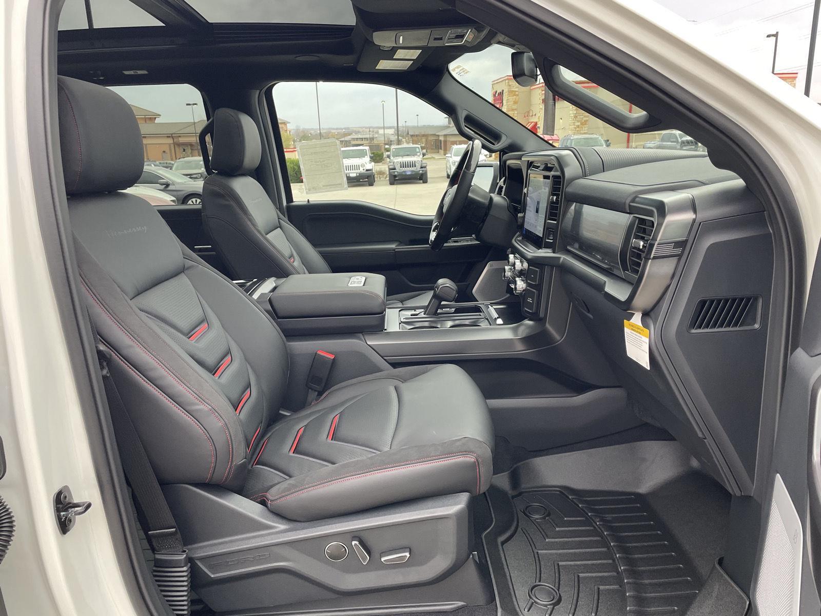 Vehicle photo 18